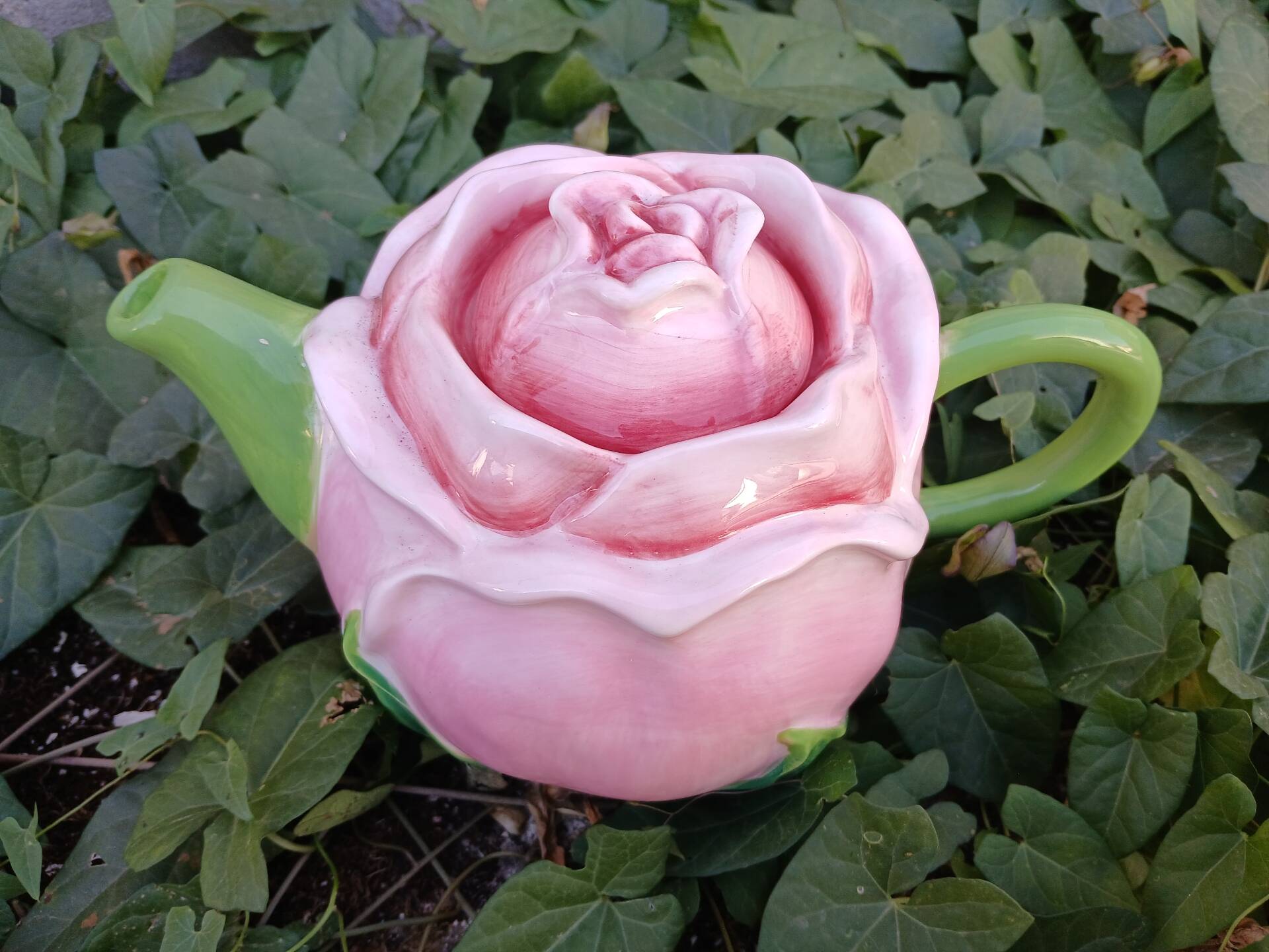 Théière en forme de rose
