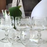 Lot 8 stemmed glasses, vine shoots patterns / Bunches of grapes in frosted glass. Vintage
