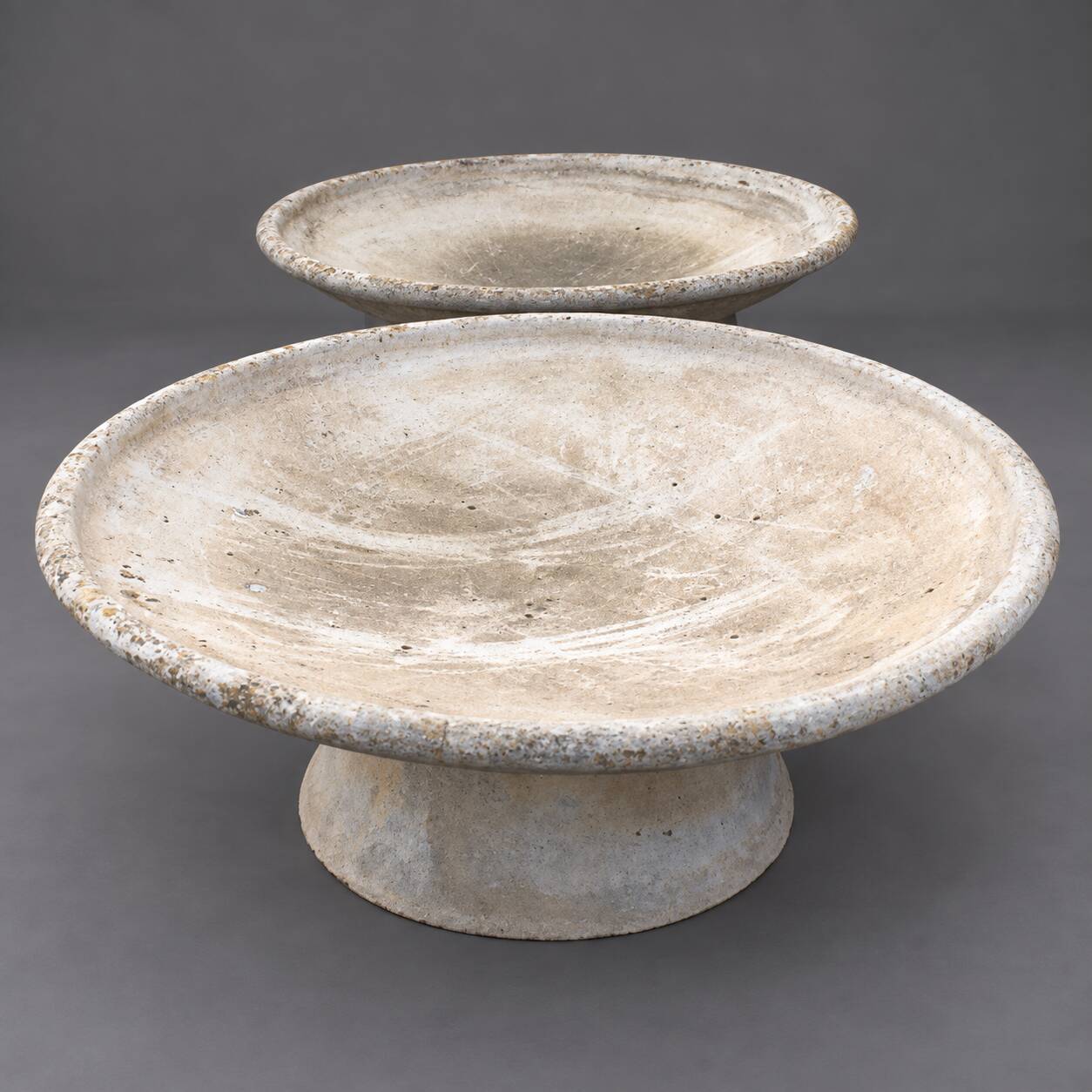 Willy Guhl for Eternit, pair of "Soucoupe" planters, model/size 97, Switzerland, circa 1960.