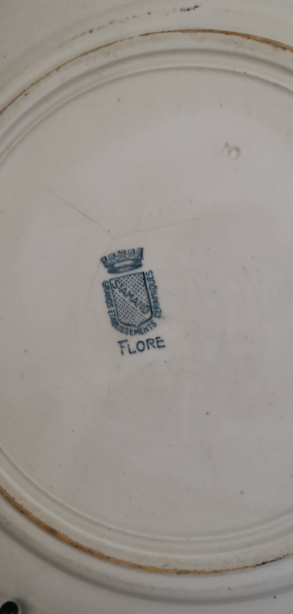 Plat rond en céramique de Sarreguemines modèle Flore