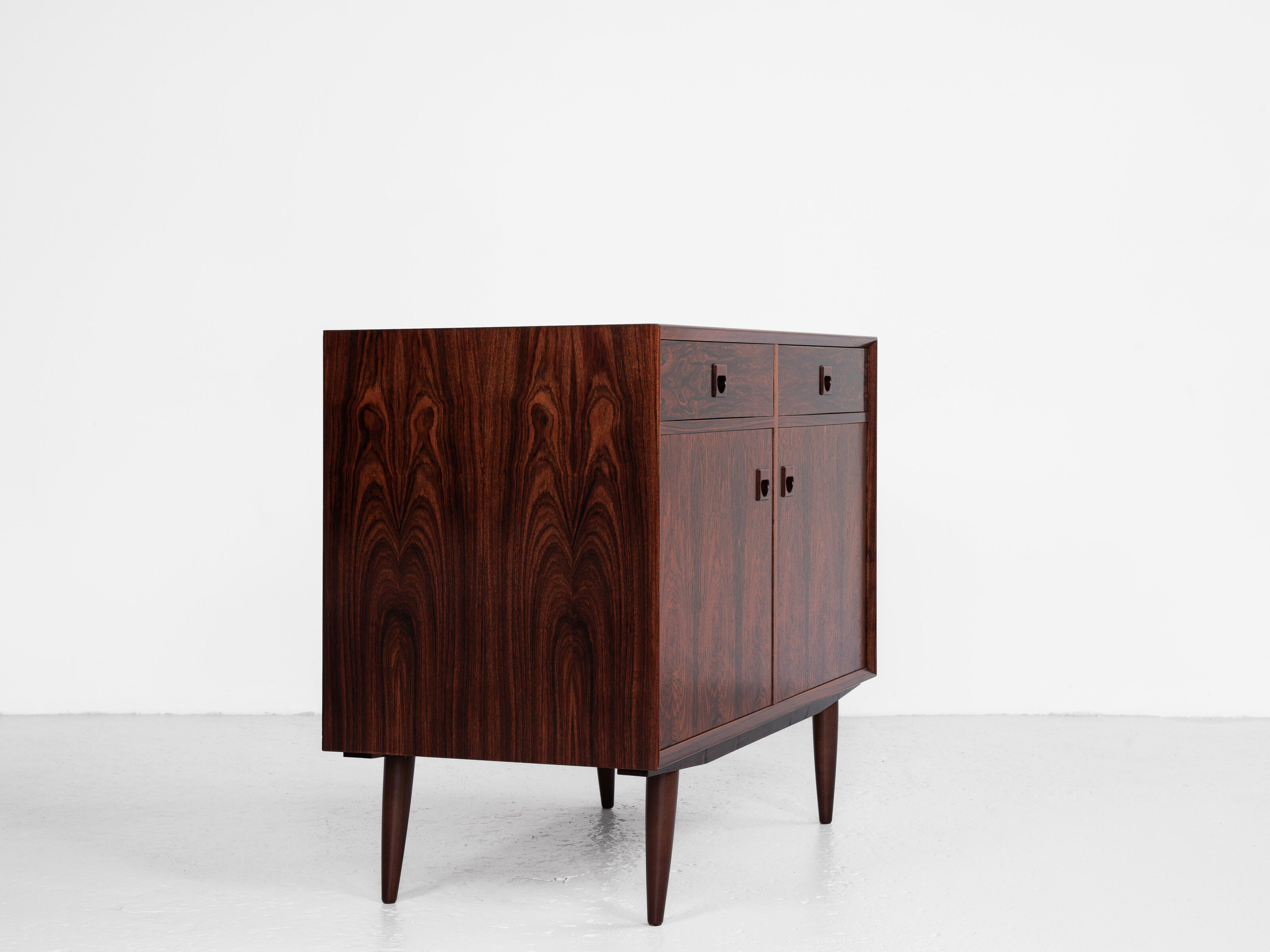 Buffet danois du milieu du siècle avec 2 portes et 2 tiroirs en bois de rose par Brouer 1960