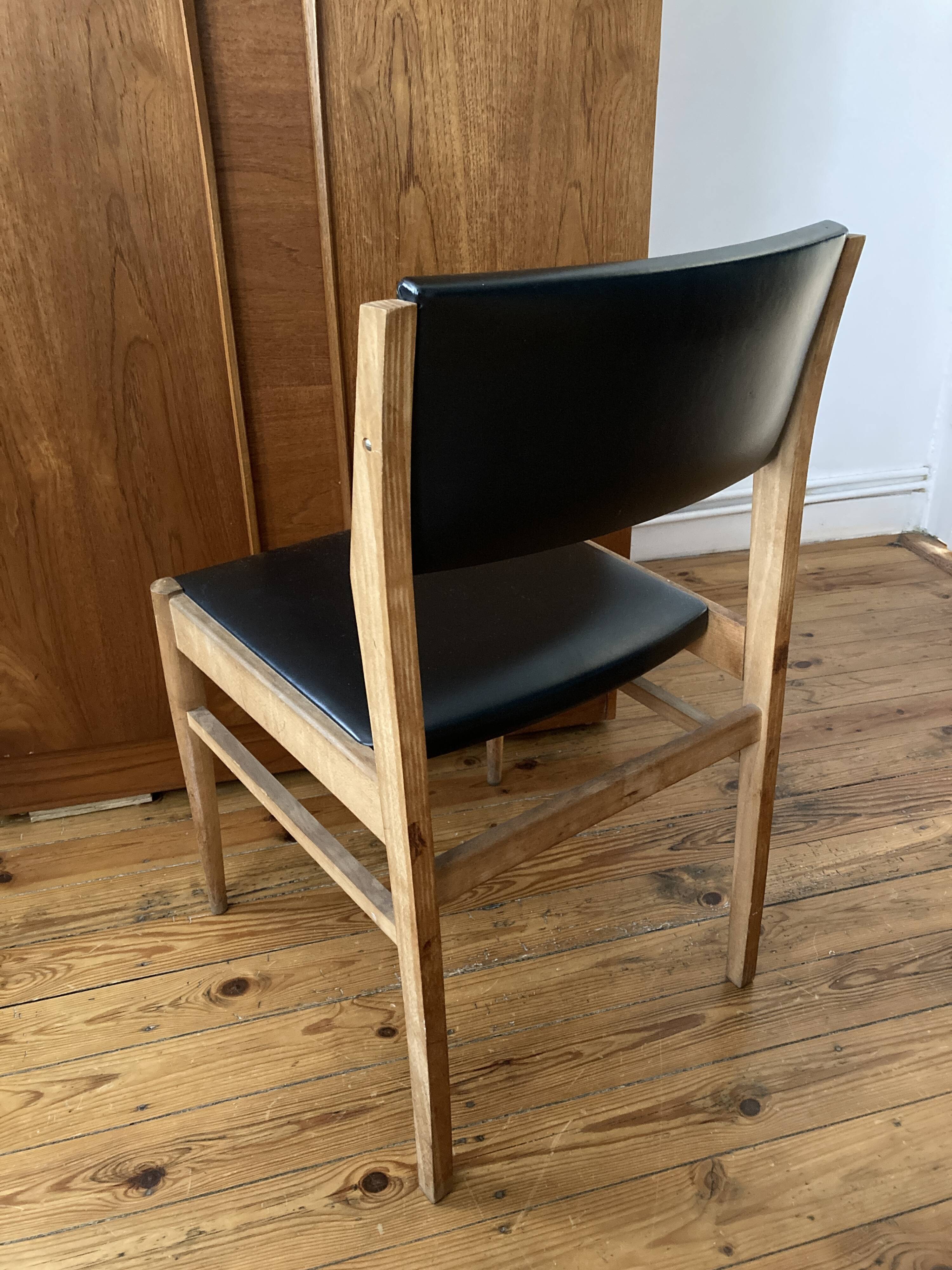 Scandinavian black in skai chair