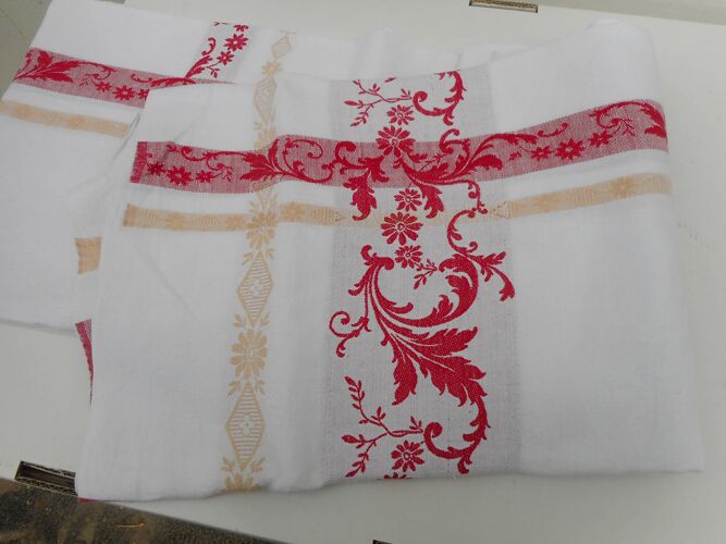 Damask tablecloth red stripe