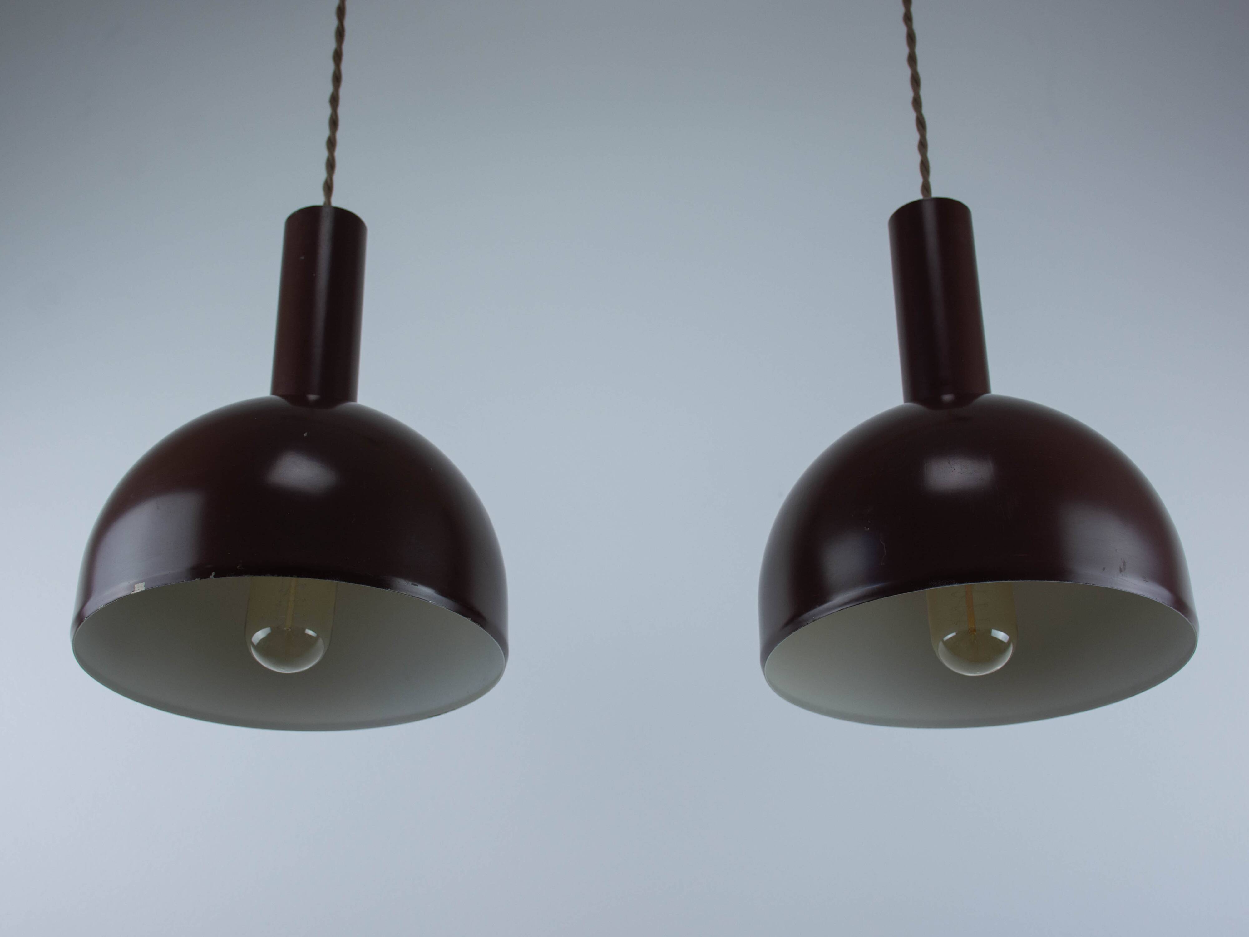Ensemble de 2 lampes suspendues en métal marron de style moderne du milieu du siècle