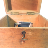 Boîte carrée en bois brut