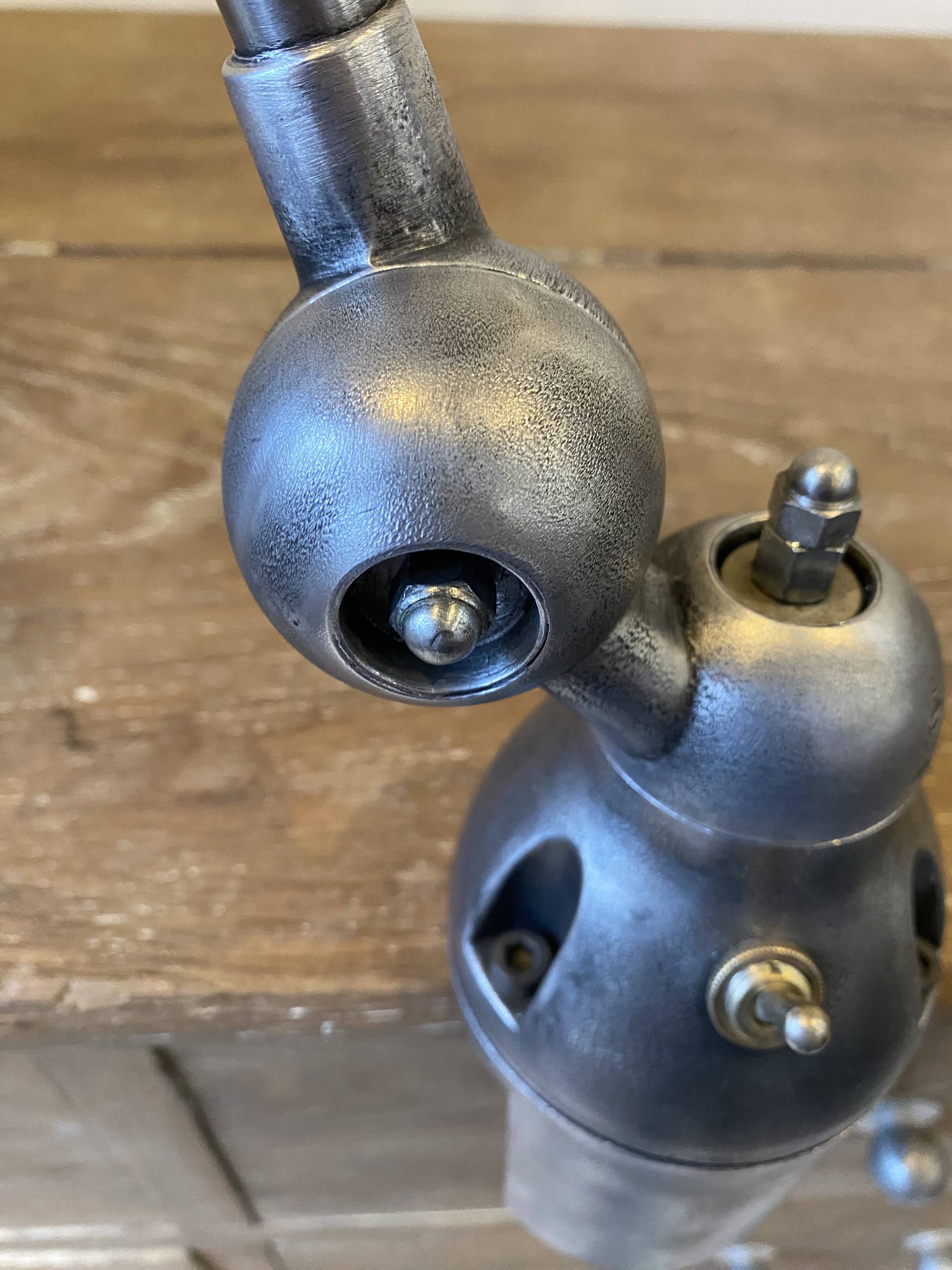 Jieldé desk lamp with 2 arms of 40cm and 25cm with a clamp base.