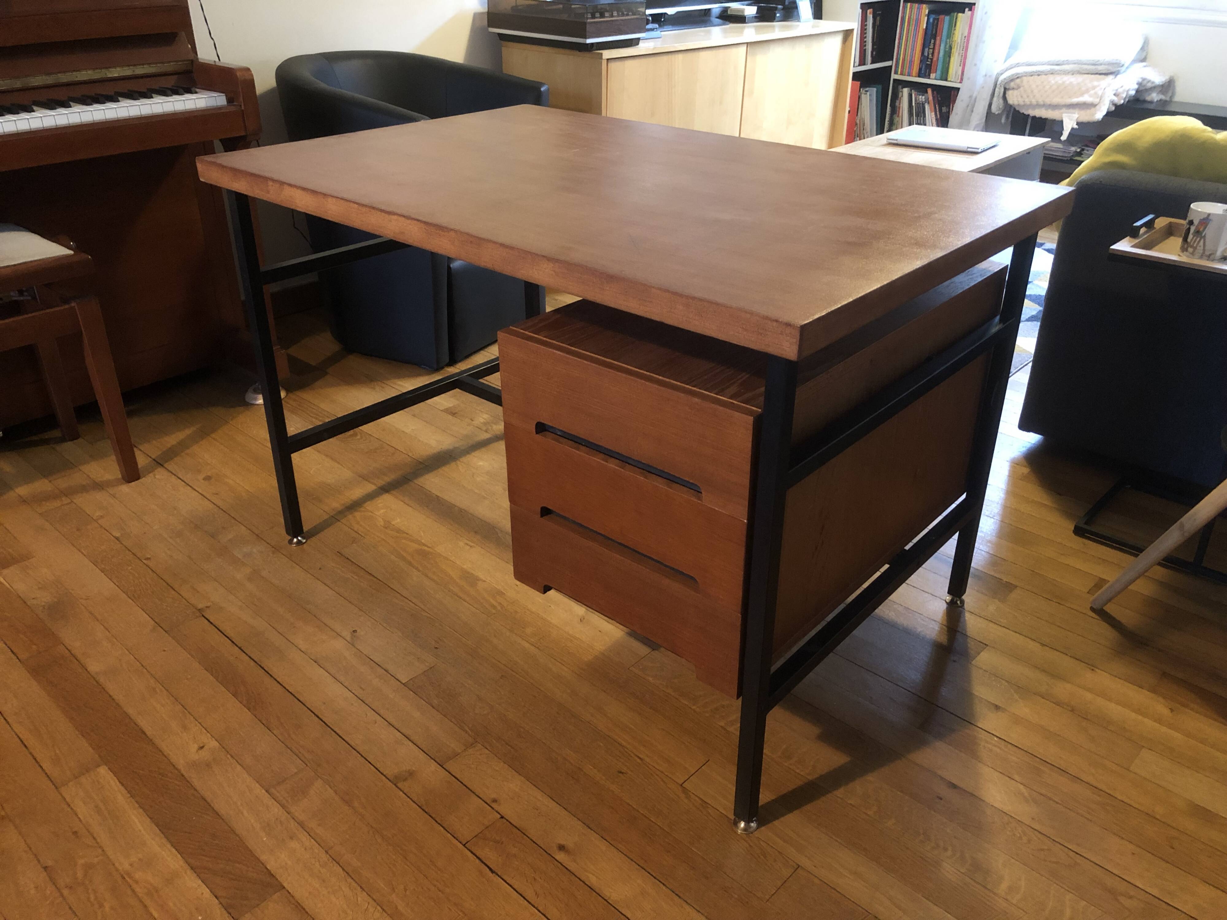 1960s modernist desk with a suspended drawer unit.