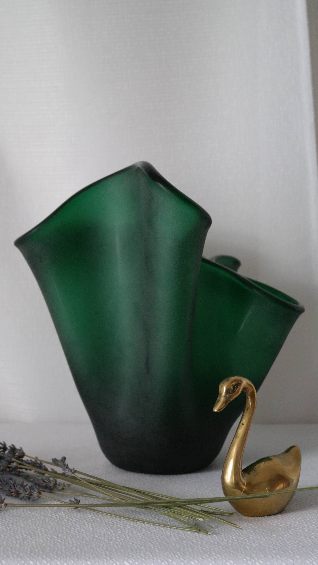 Vintage Italian blown glass handkerchief vase