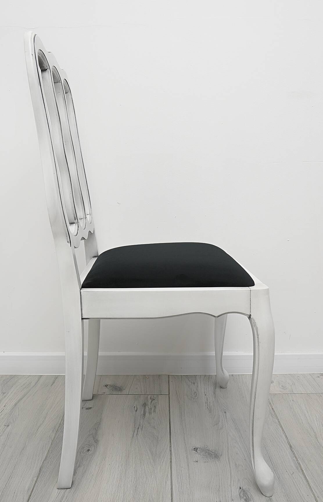 Stylish Ludwik table + 6 chairs. After professional renovation.