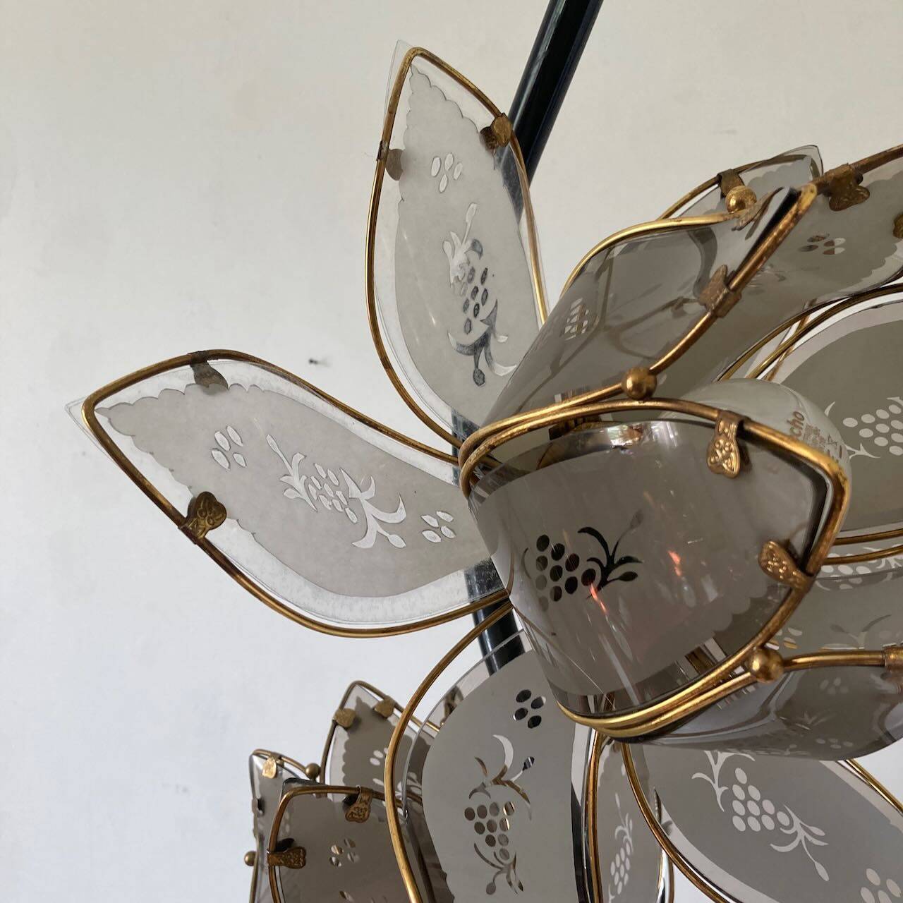 Lotus floor lamp 90s black and gold