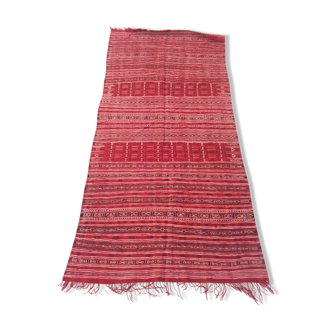 127 x 217 cm handmade Kilim rug in red and Black wool