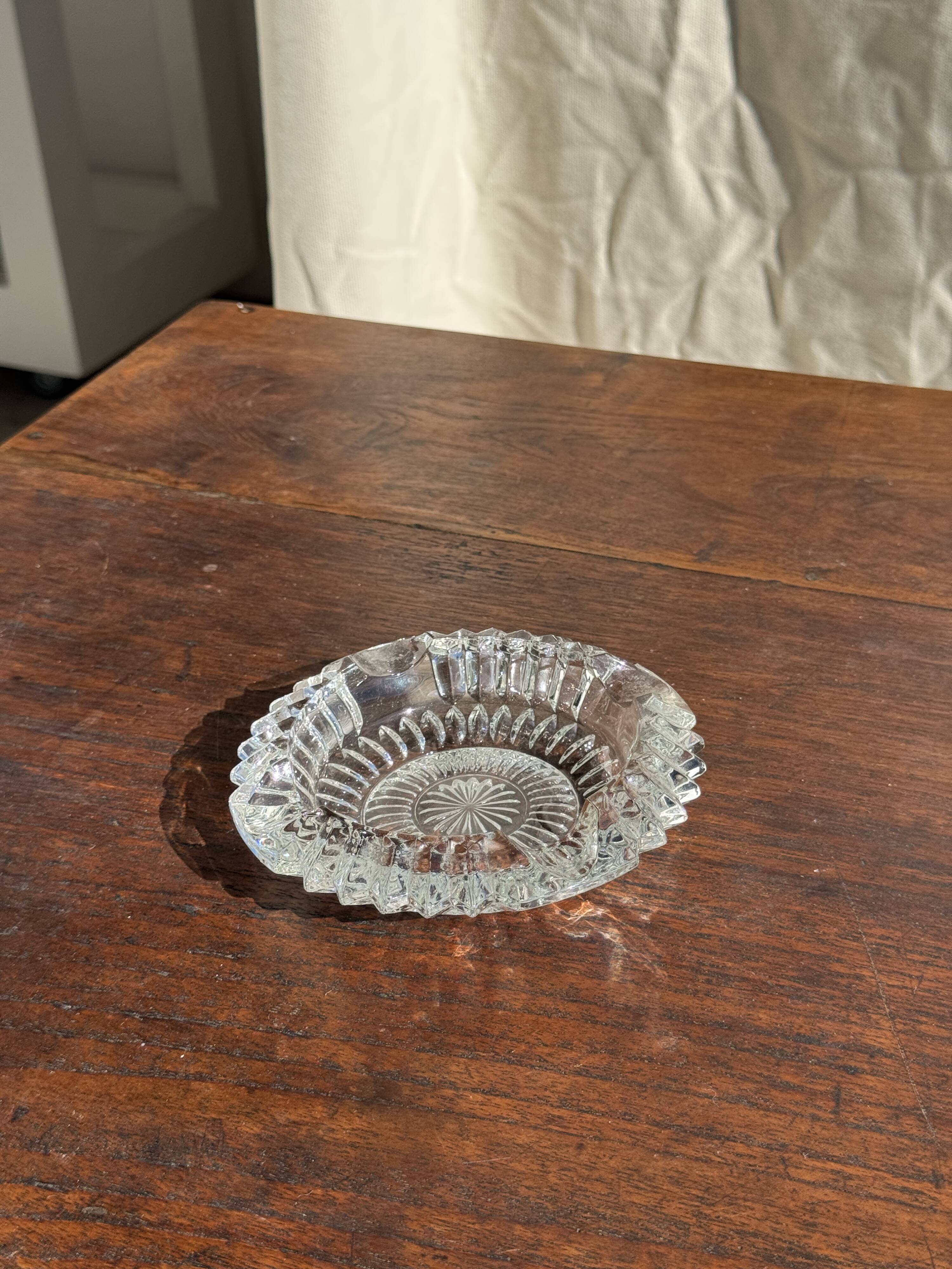 Classic glass ashtray with rose design and cigarette holder D13