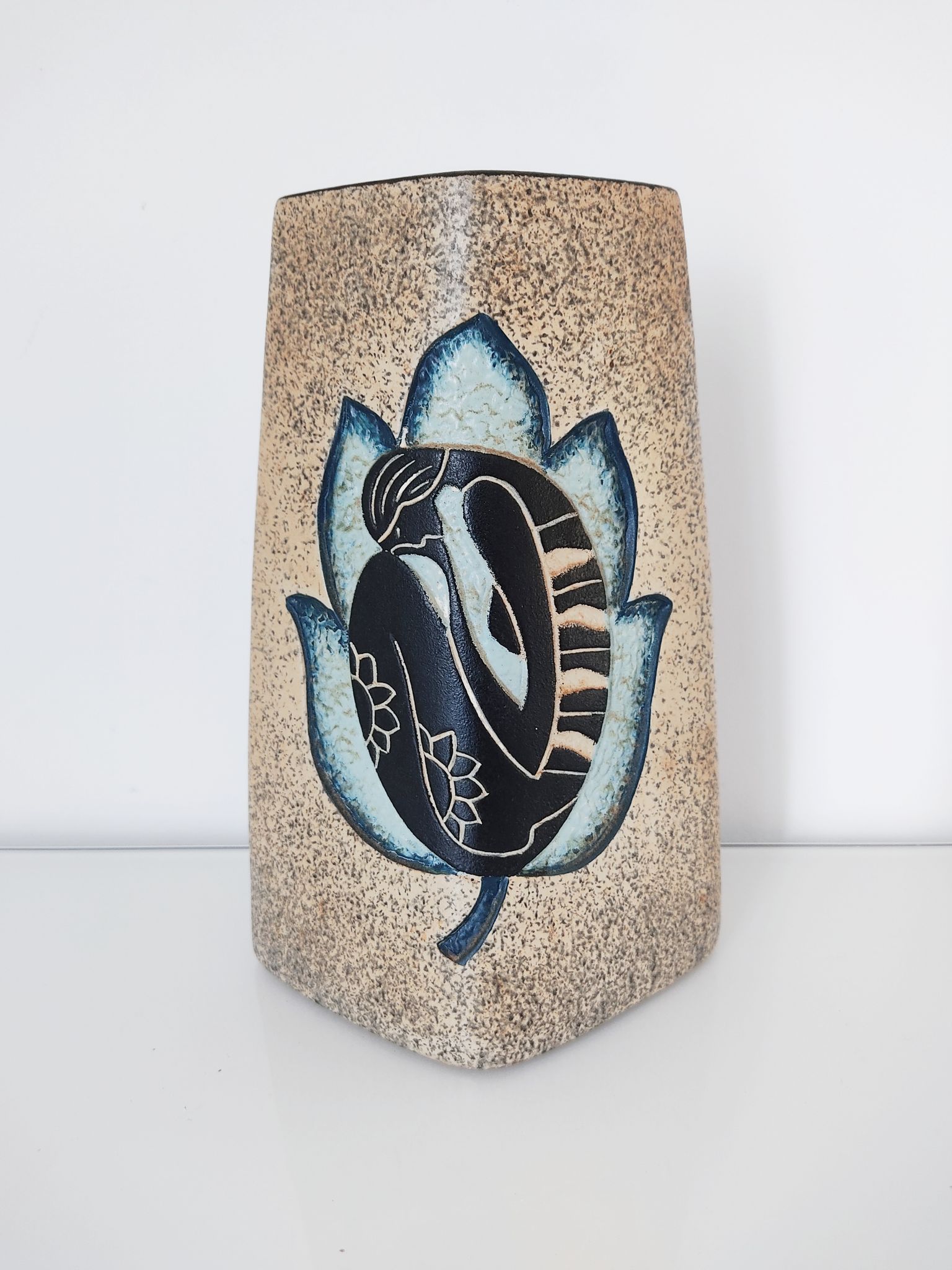Vase céramique africain décor femme