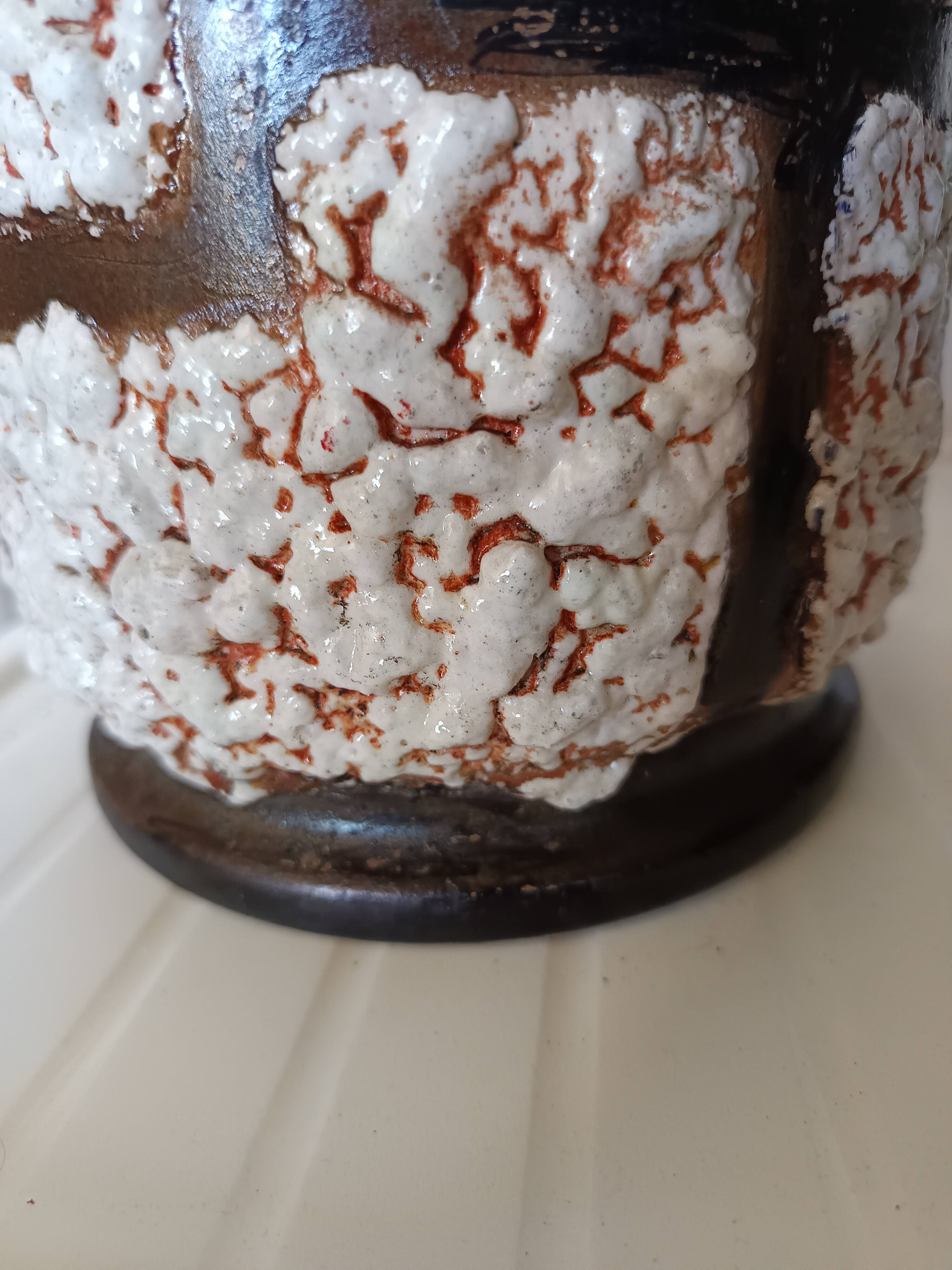 Large brutalist lamp base in glazed ceramic, Fat Lava decor 1970.