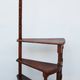 Escalier en colimaçon pour bibliothèque en bois de mahogany.