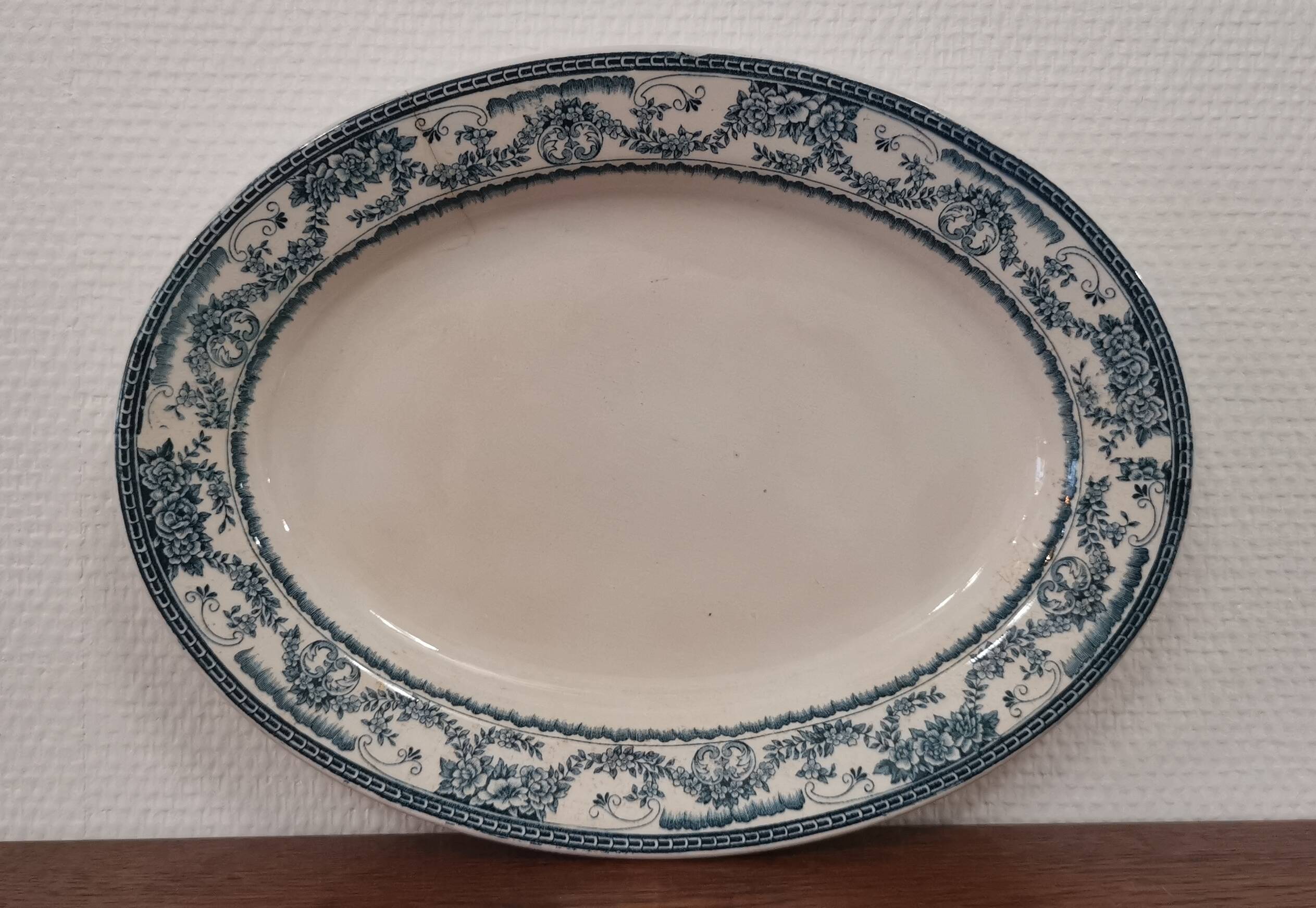 Old oval dish Manufacture Impériale et royale Belgium model Nimy