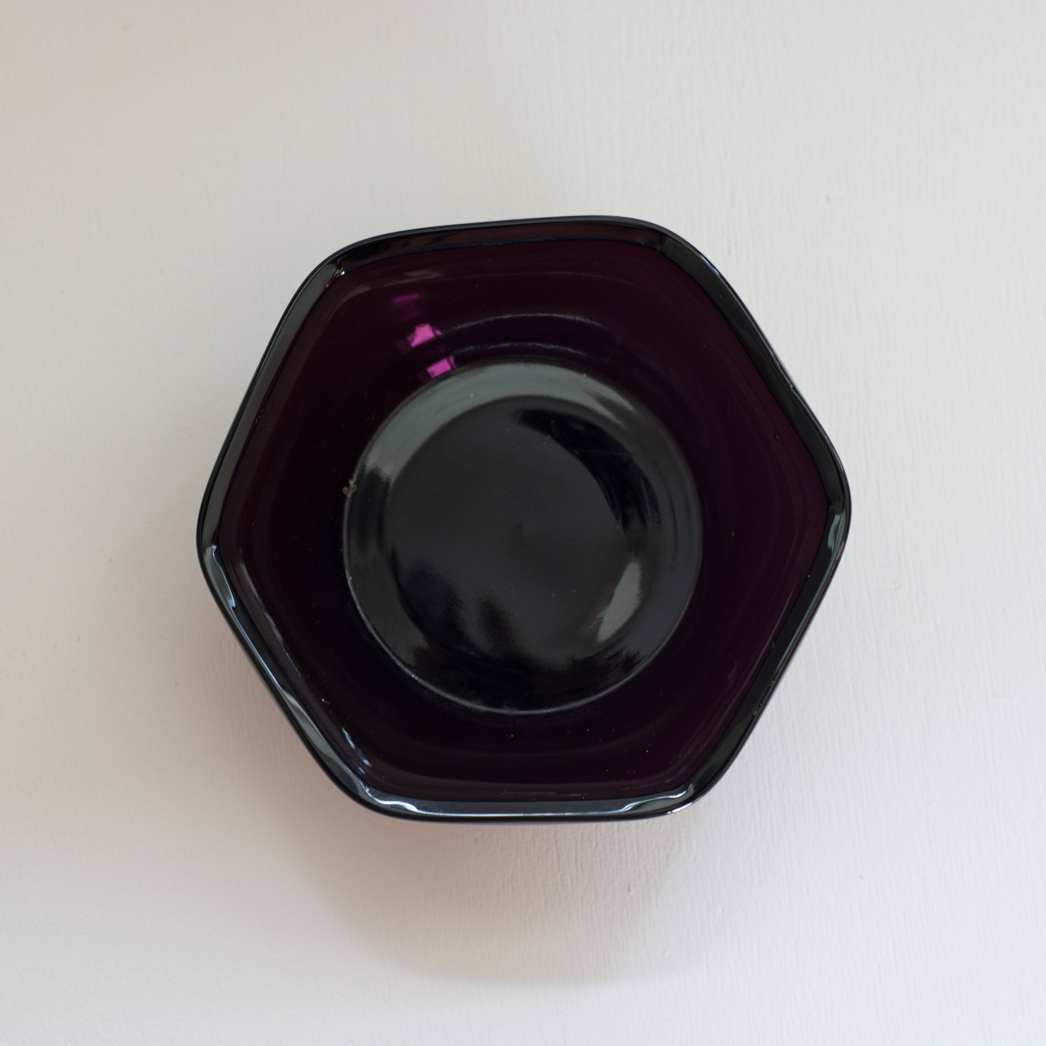 Set of 8 colored glass cups