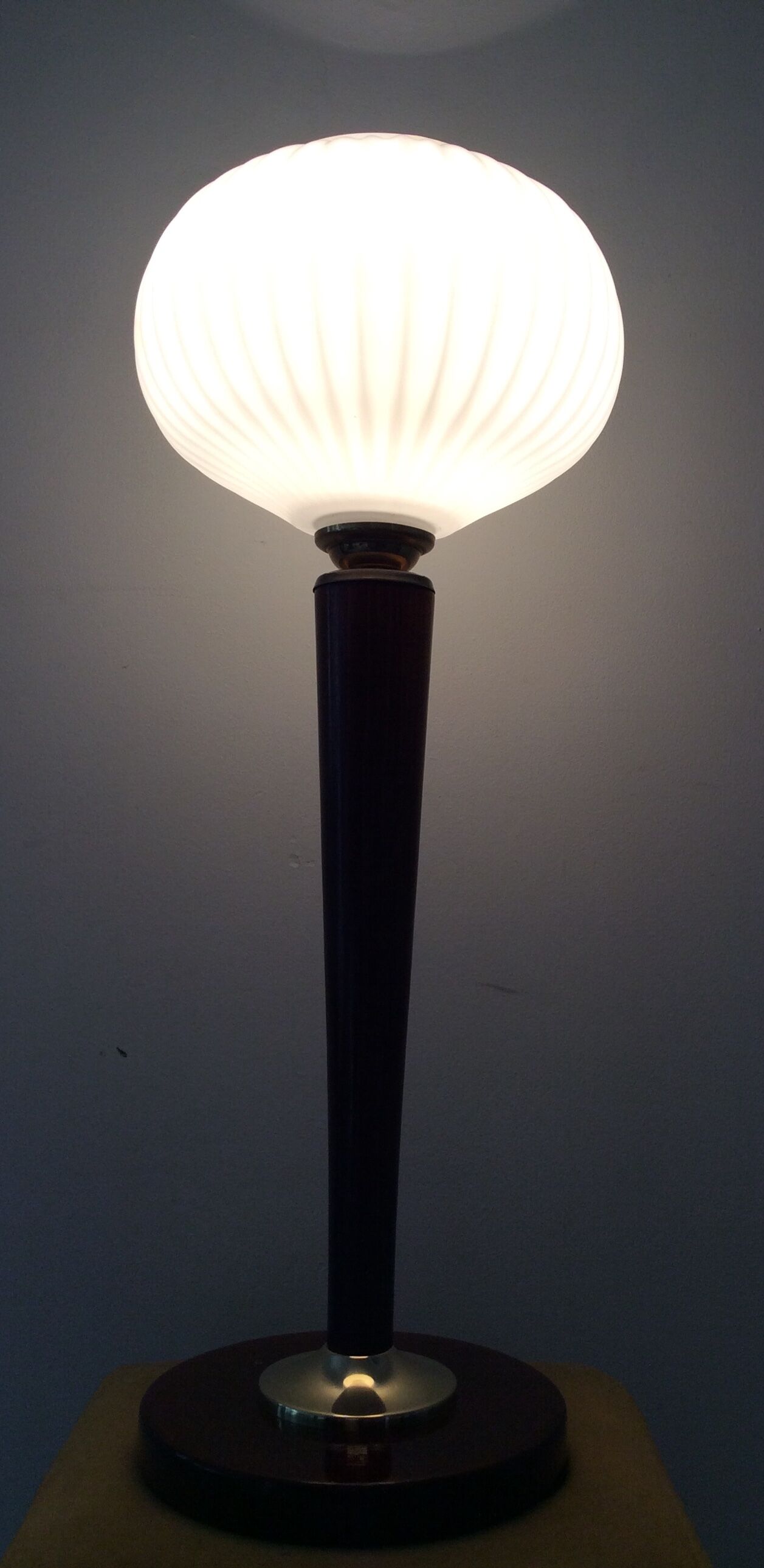 Mazda lamp of the 50s in wood and Opaline