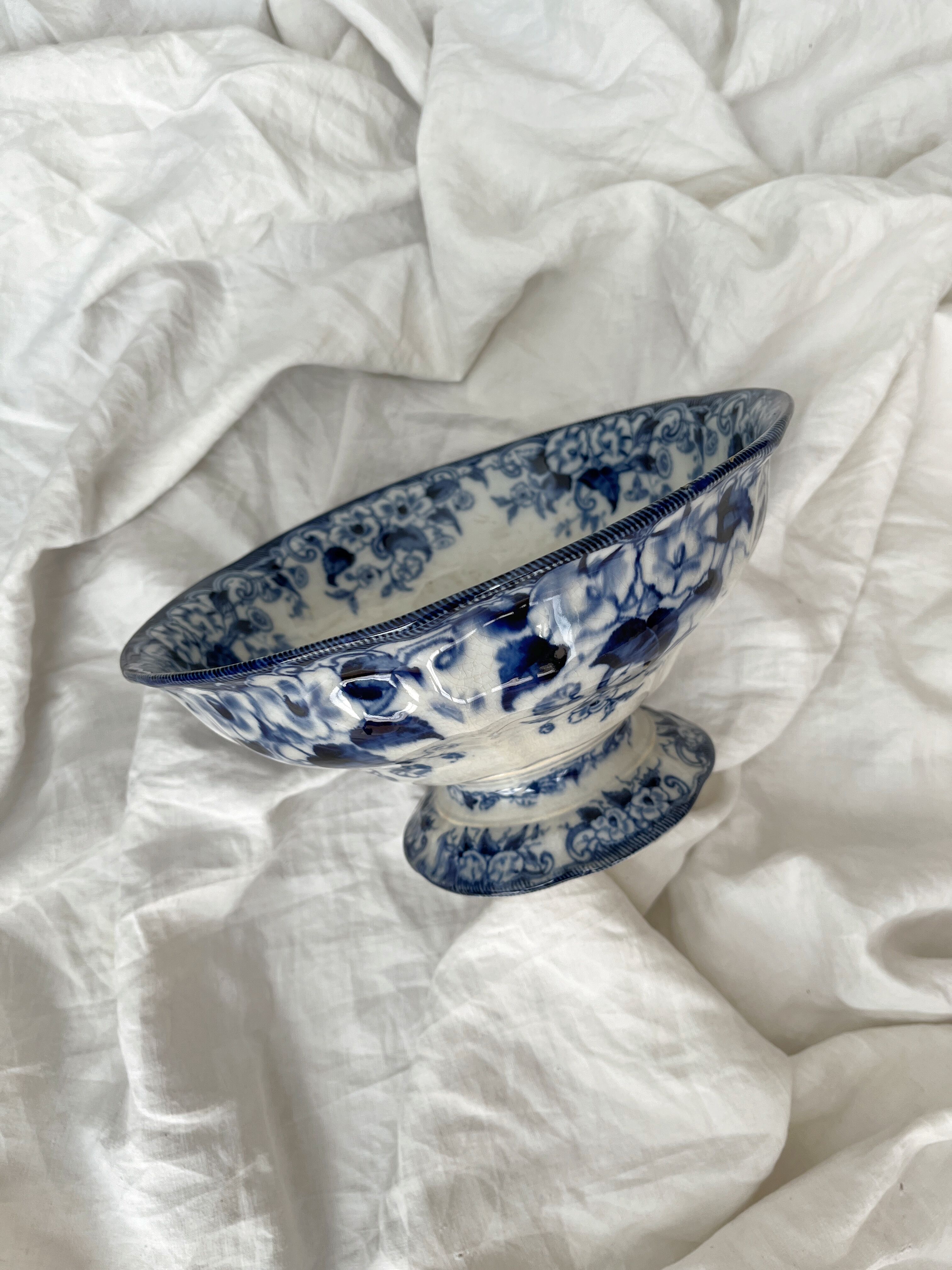 Flora pedestal bowl/salad bowl, Creil and Montereau, late 19th century