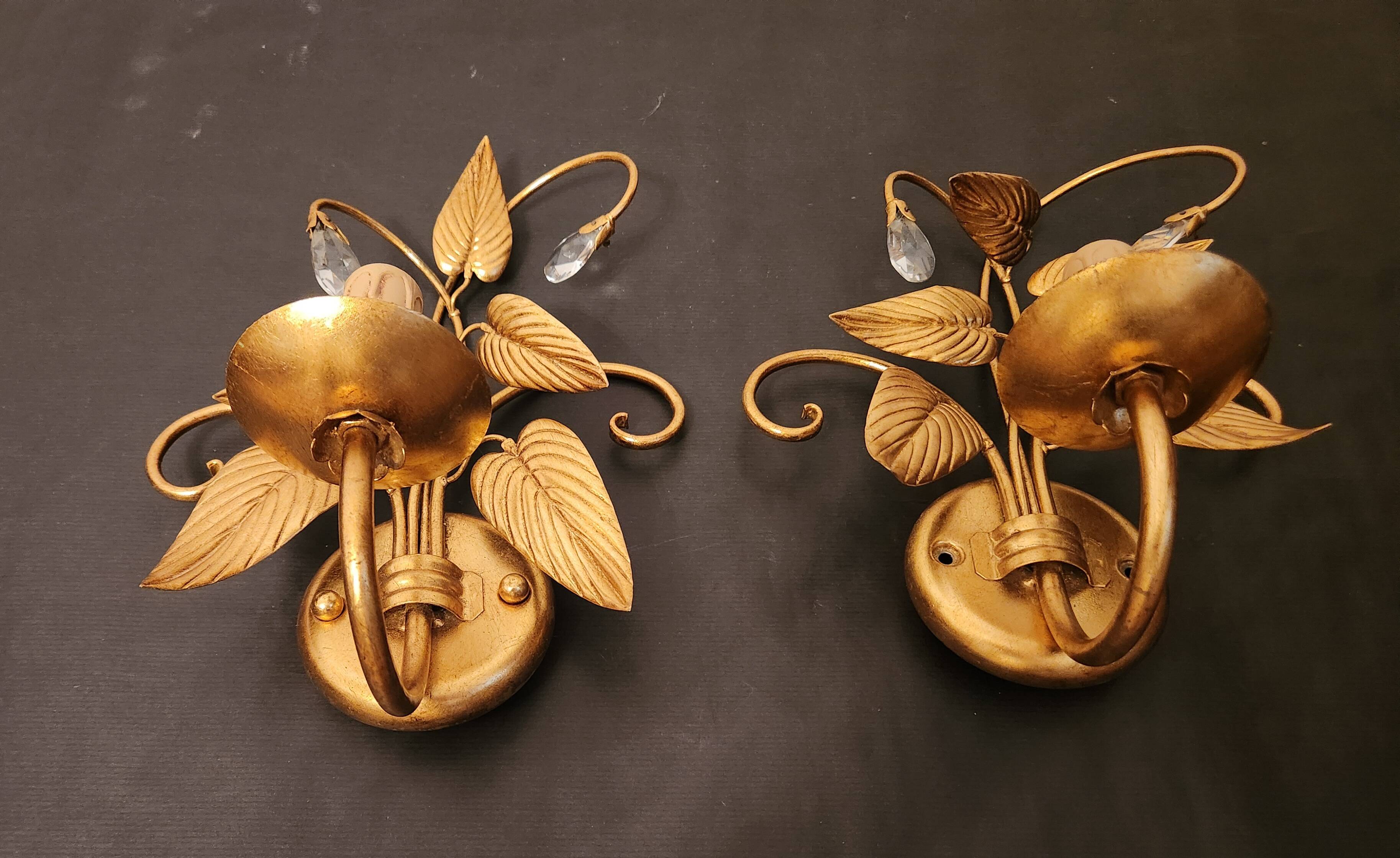 Shabby Wandlampe vergoldet Blattgold Kristallelemente Hollywood Regency 70s