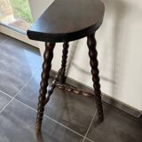 High tripod saddle stool