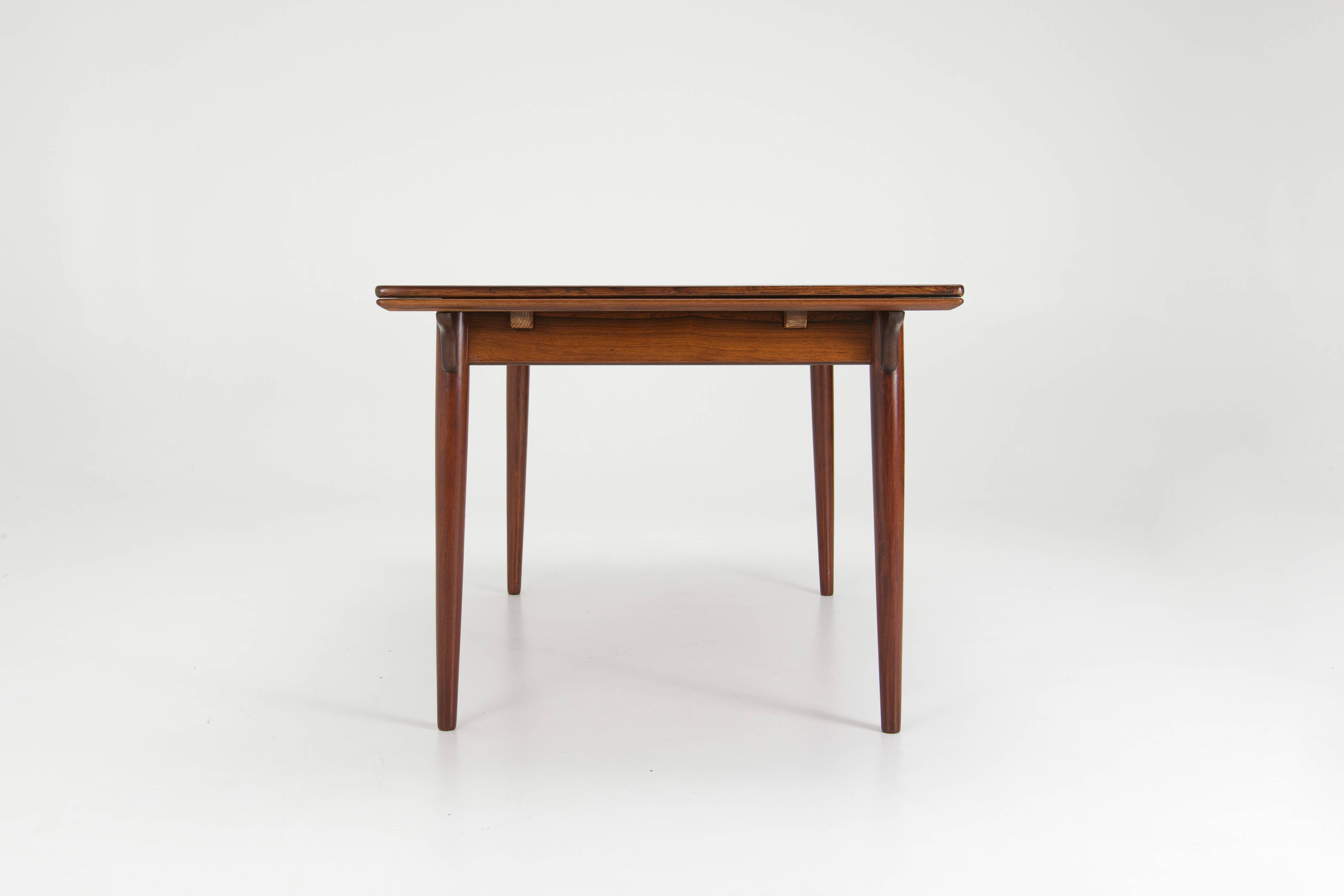 Model 54 extentable dining table - Gunni Omann