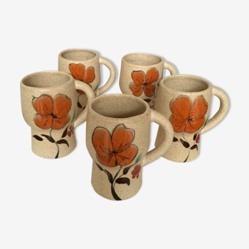 Série de cinq mugs en céramique fleuris signés années 60