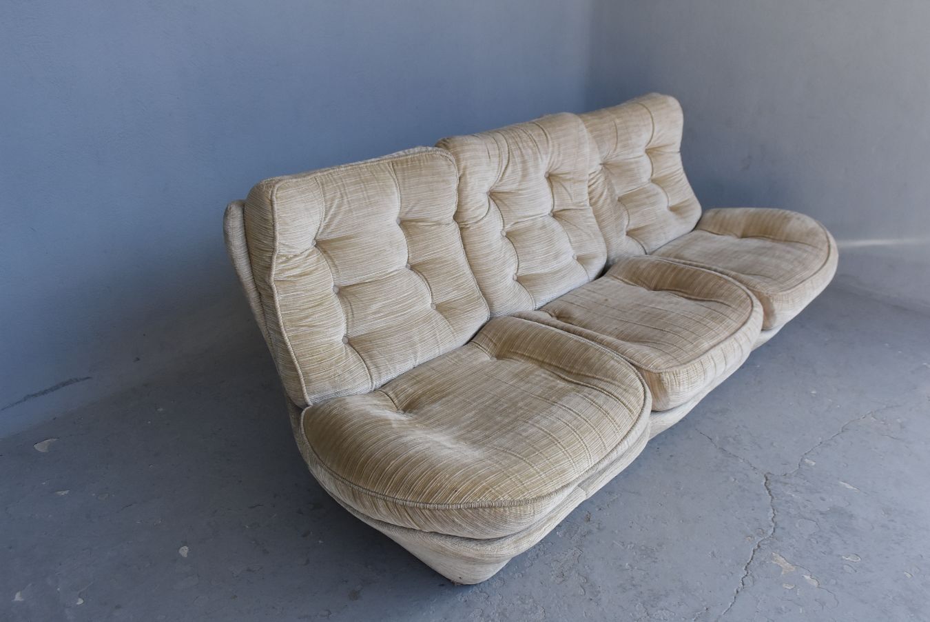 Salon baquet en velours beige vintage années 70
