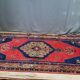 Tapis fait main bleu et rouge