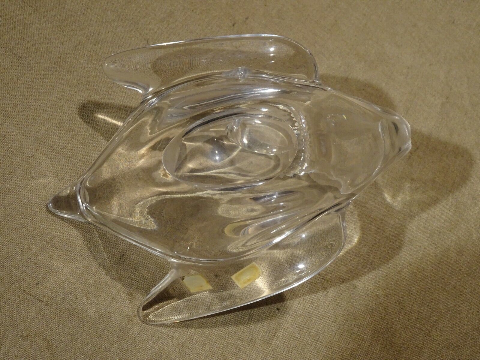 Empty crystal cut pocket swan valves