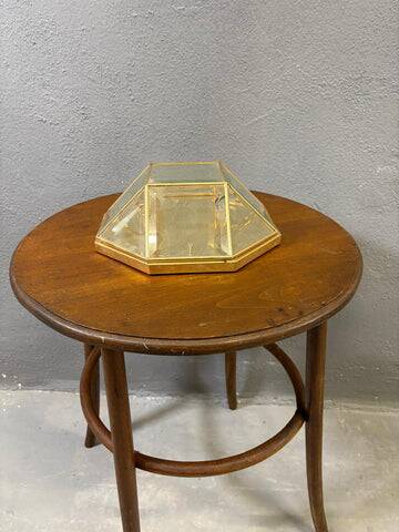 Geometric wall light in brass and glass, 1980s.
