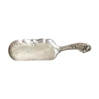 shovel picks up silver table crumbs