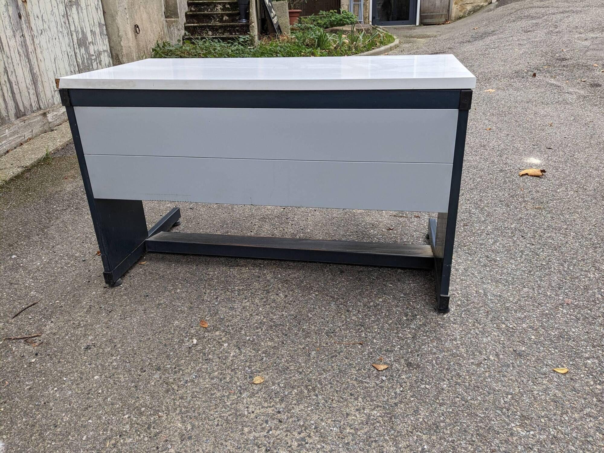 retro desk (industrial/school style from the 60s-70s)