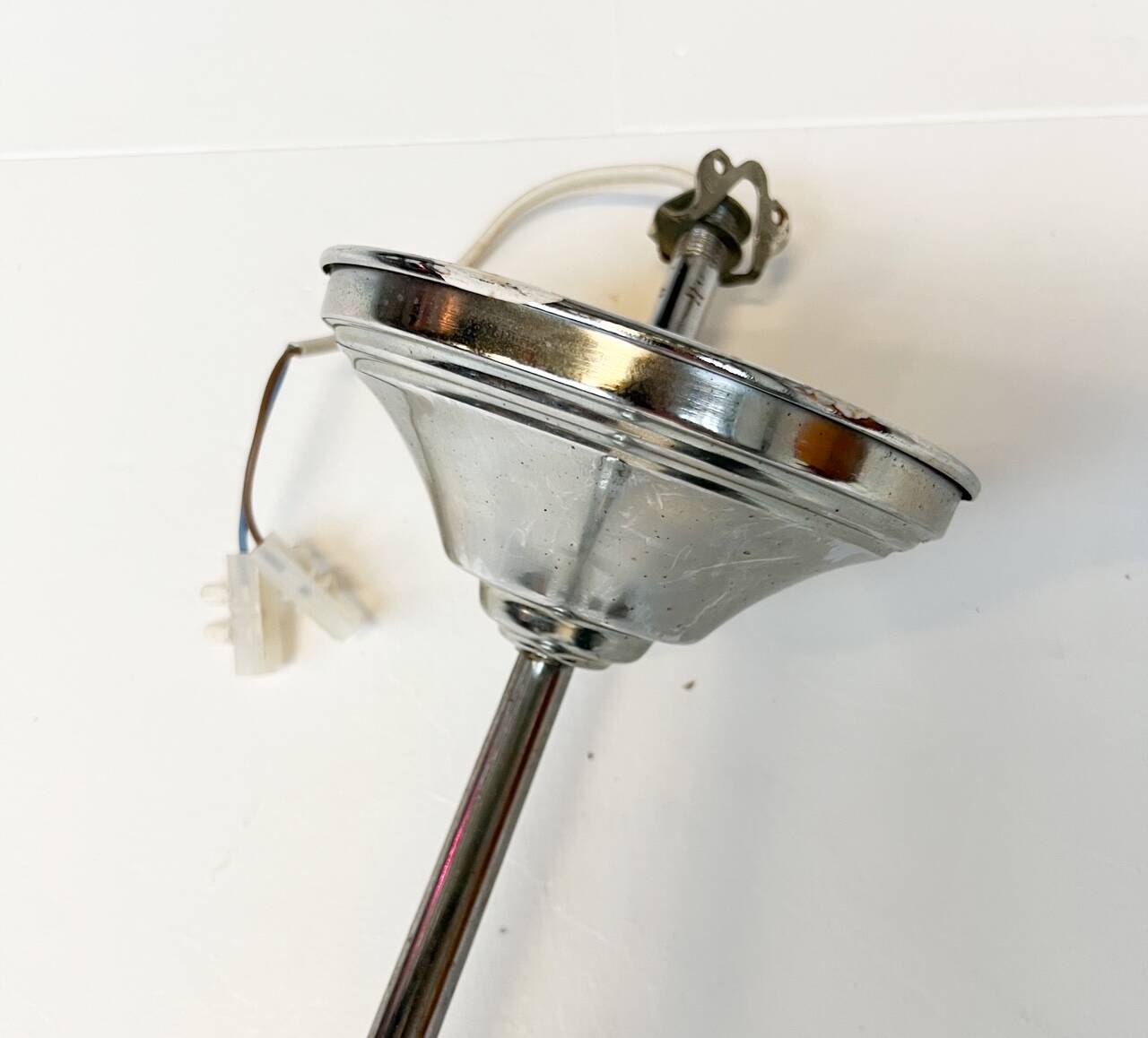 Suspension Art Déco en verre opalin, années 1960