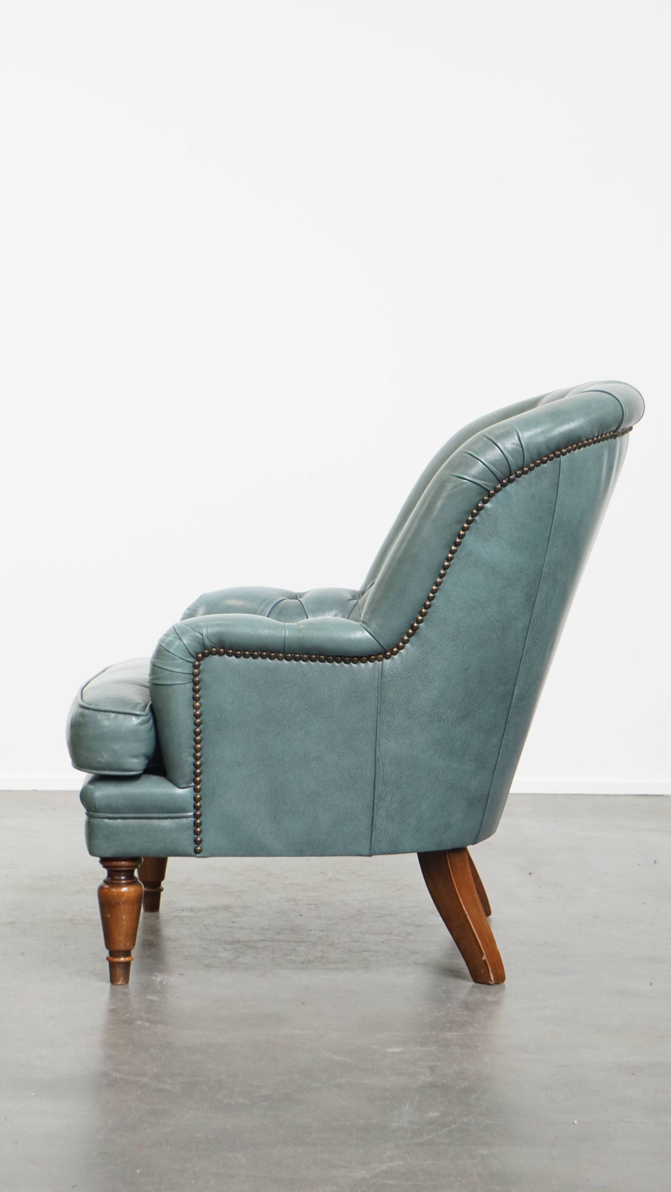 Fauteuil Chesterfield bleu en cuir de vachette de style anglais