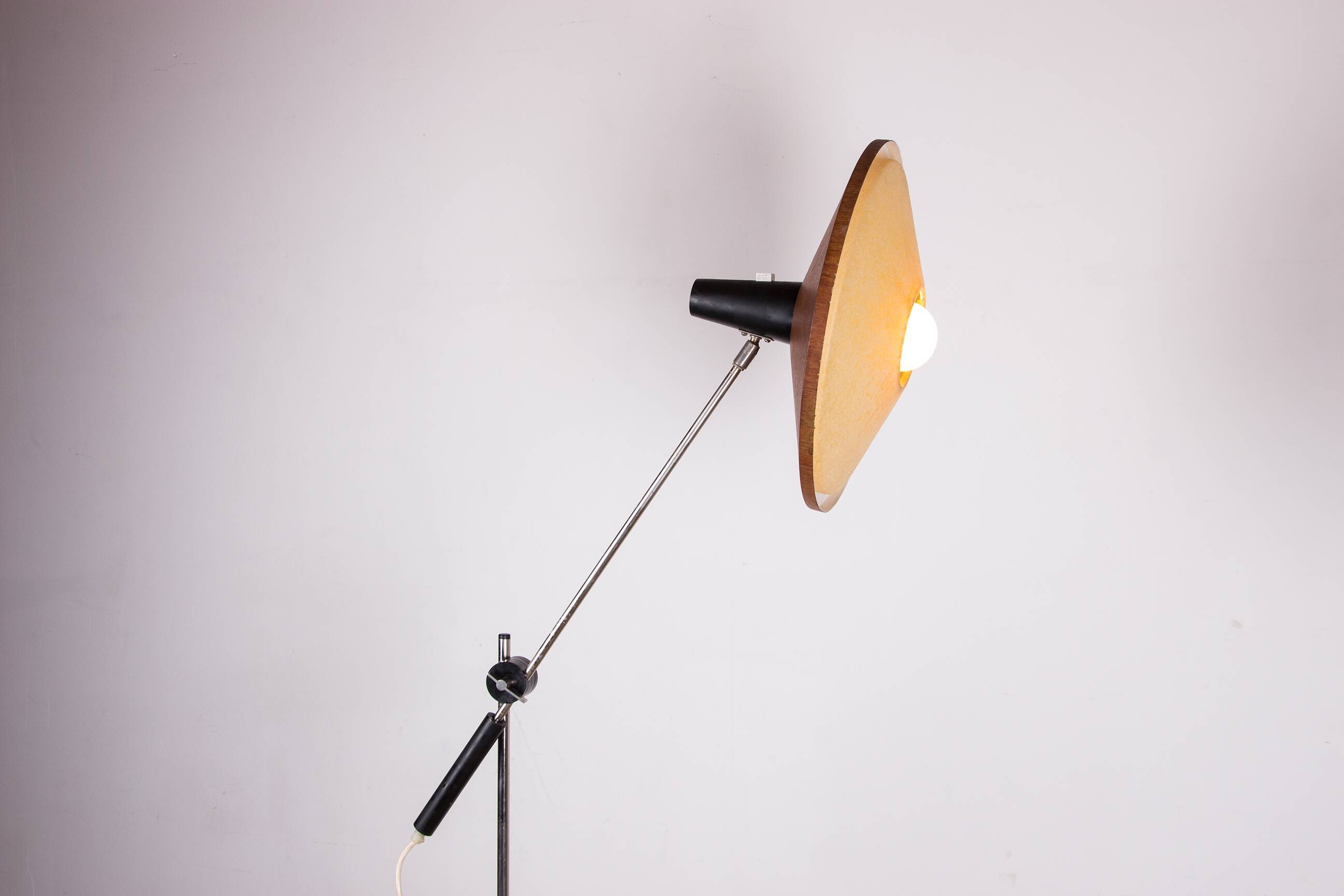 Large tilting floor lamp in steel and teak by Georges Frydman 1960.