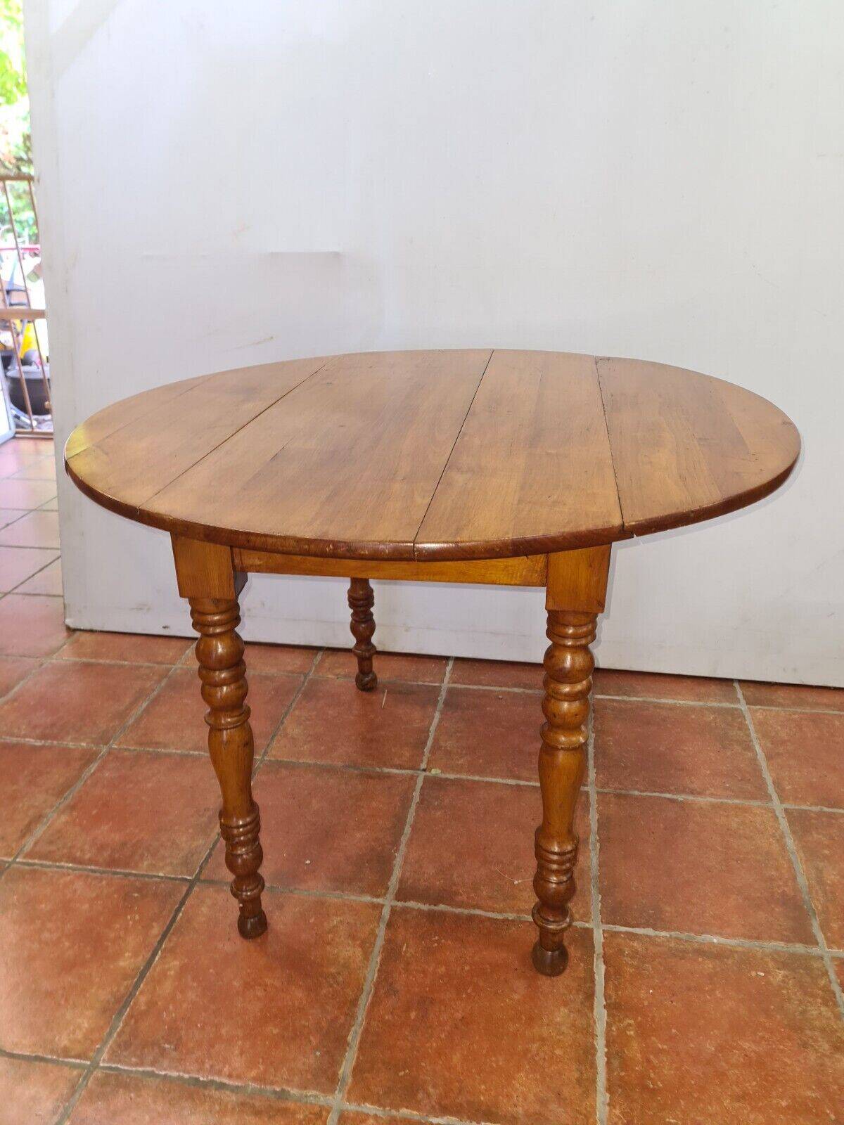 round table 4 feet in cherry wood