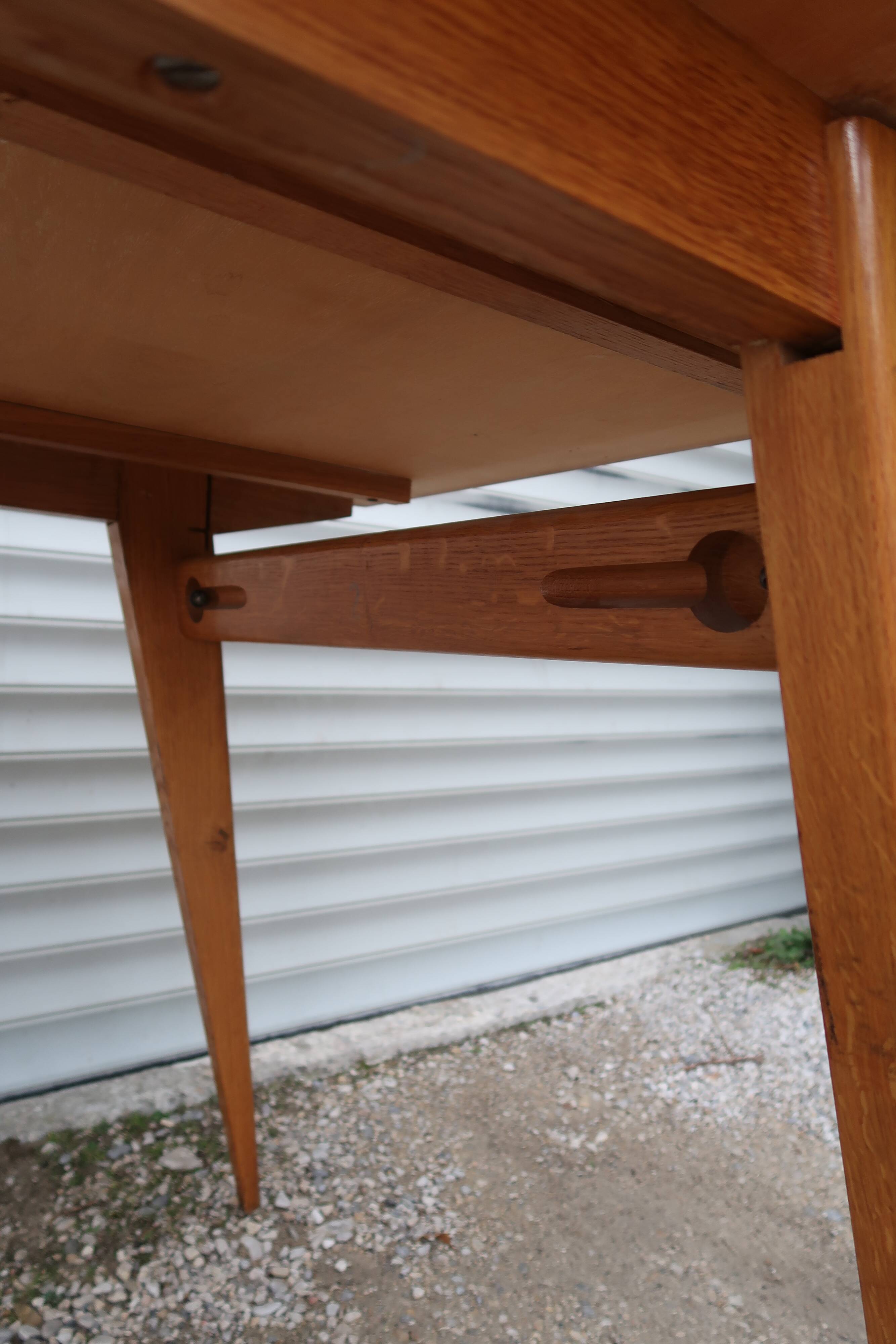 Scandinavian table compass feet