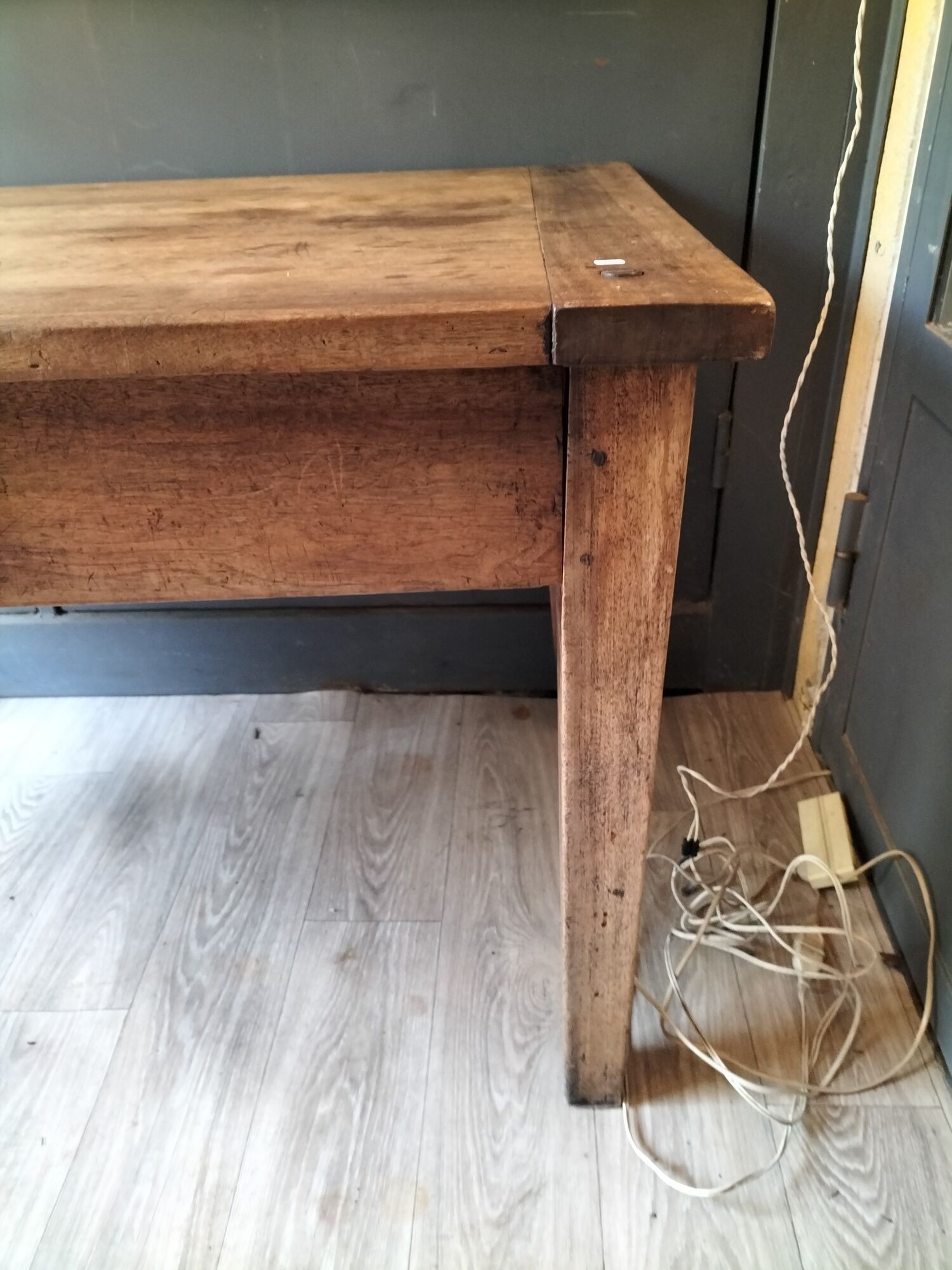 Very nice walnut farmhouse table in very good condition late 19th