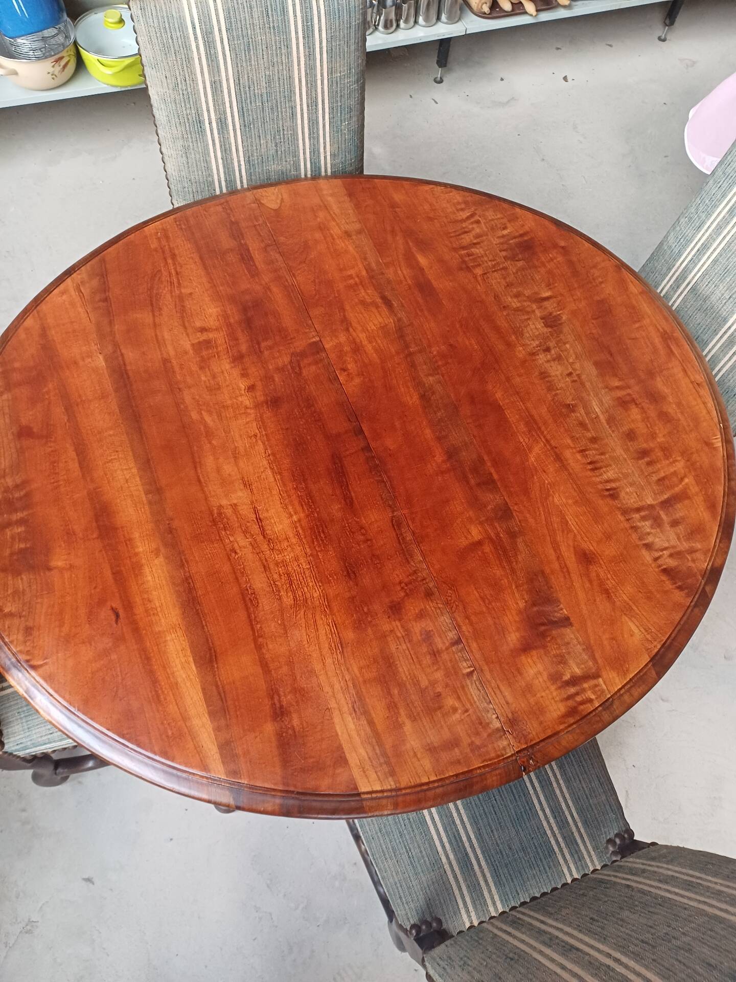 Table ovale + 4 chaises