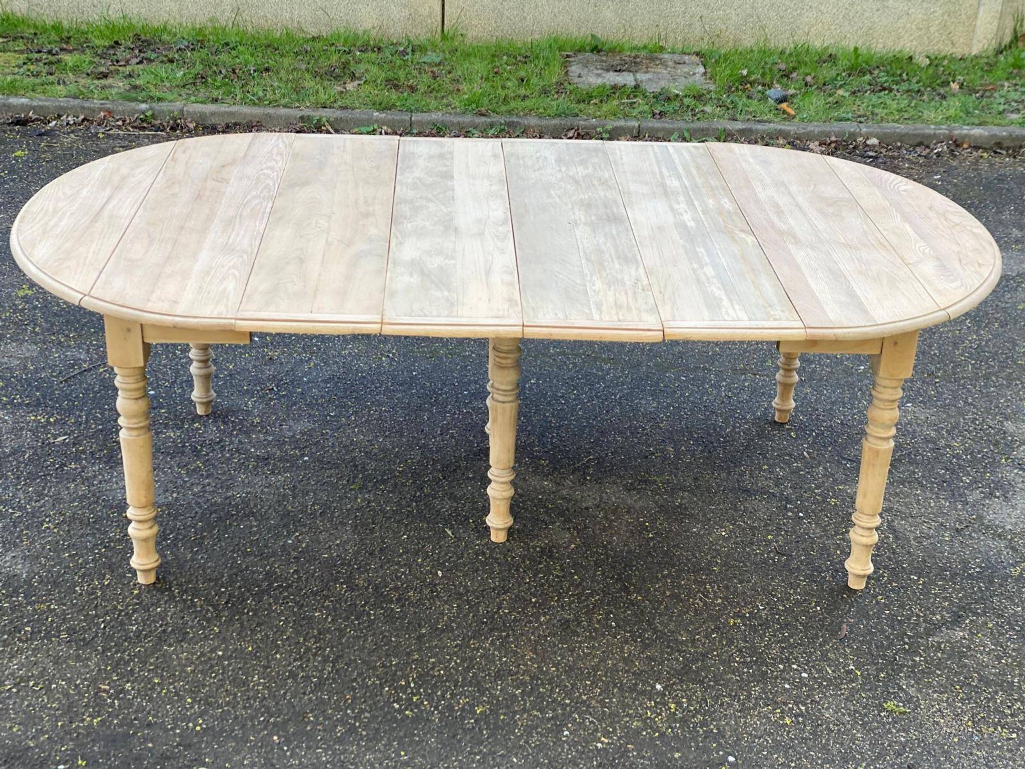 Table à manger ronde extensible Louis Philippe à volets rénovée avec 4 rall