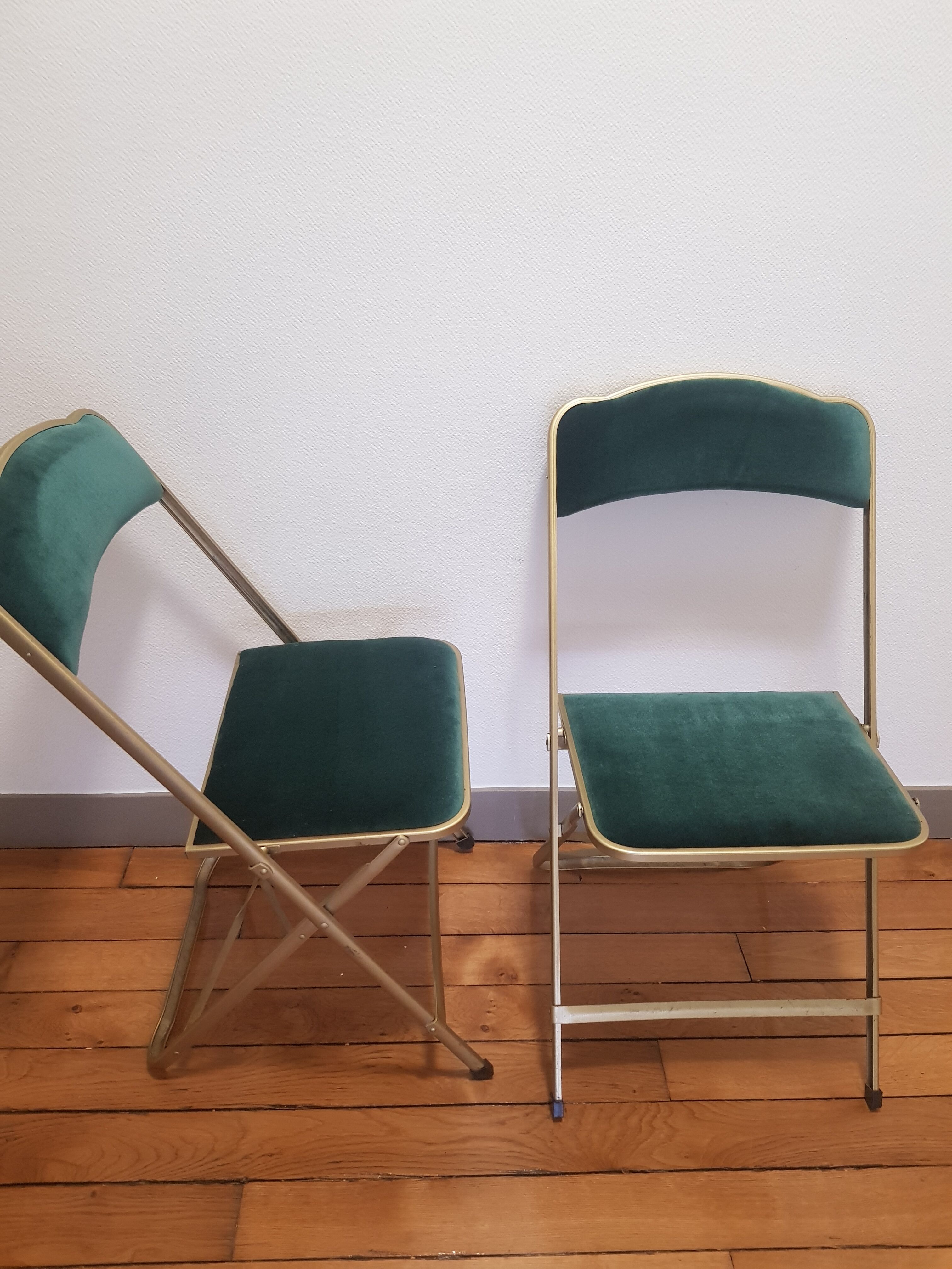 Lot of 2 velvet folding chairs