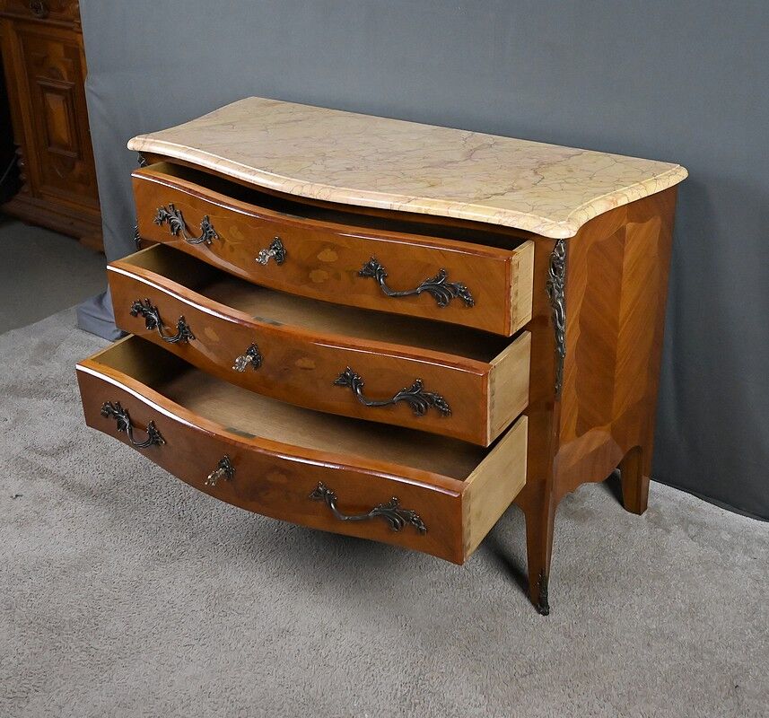 Commode en marqueterie de bois de rose, style Louis XV – 2ème partie XXe
