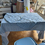 Tablecloth + napkins