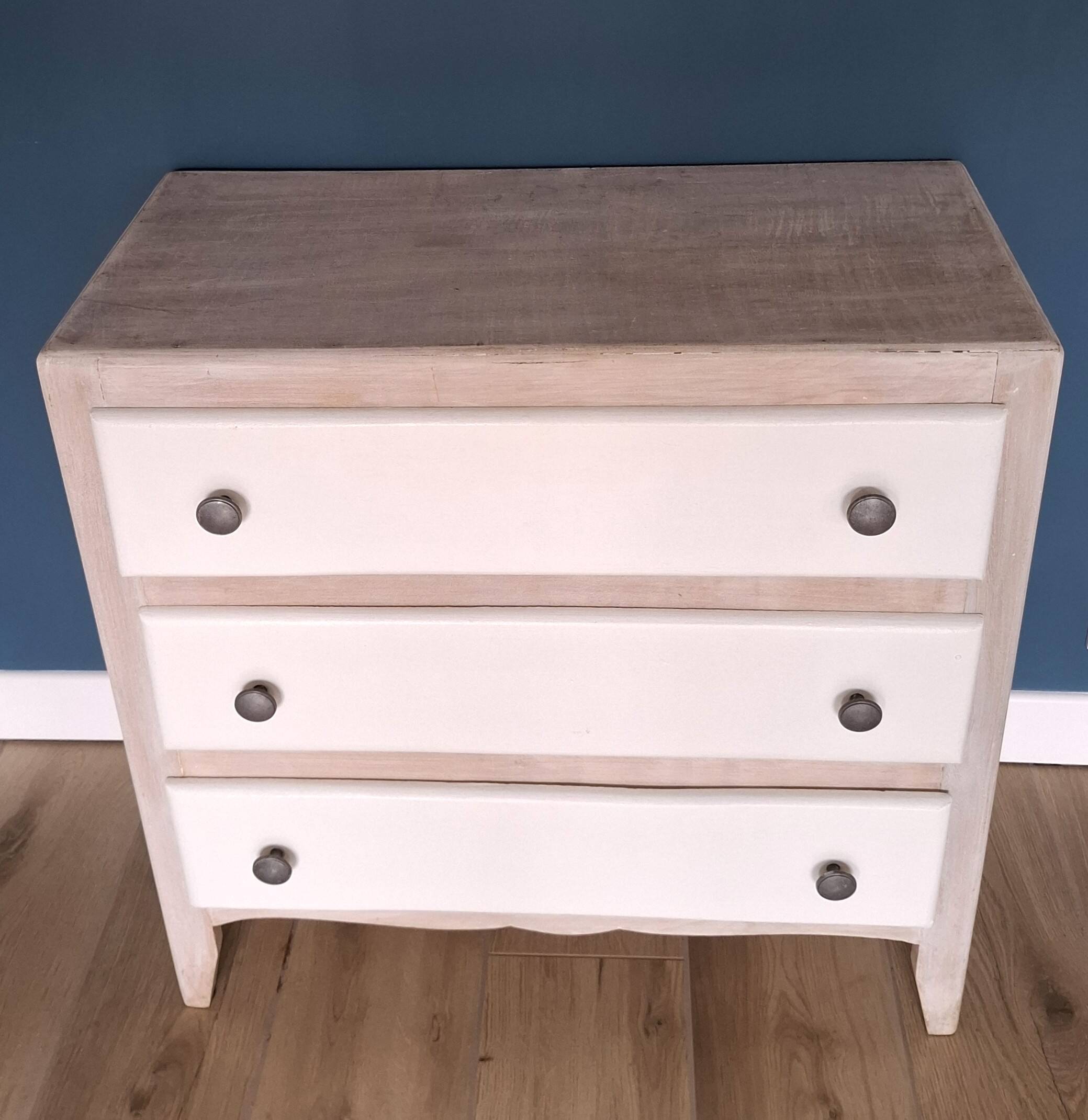 Petite commode vintage