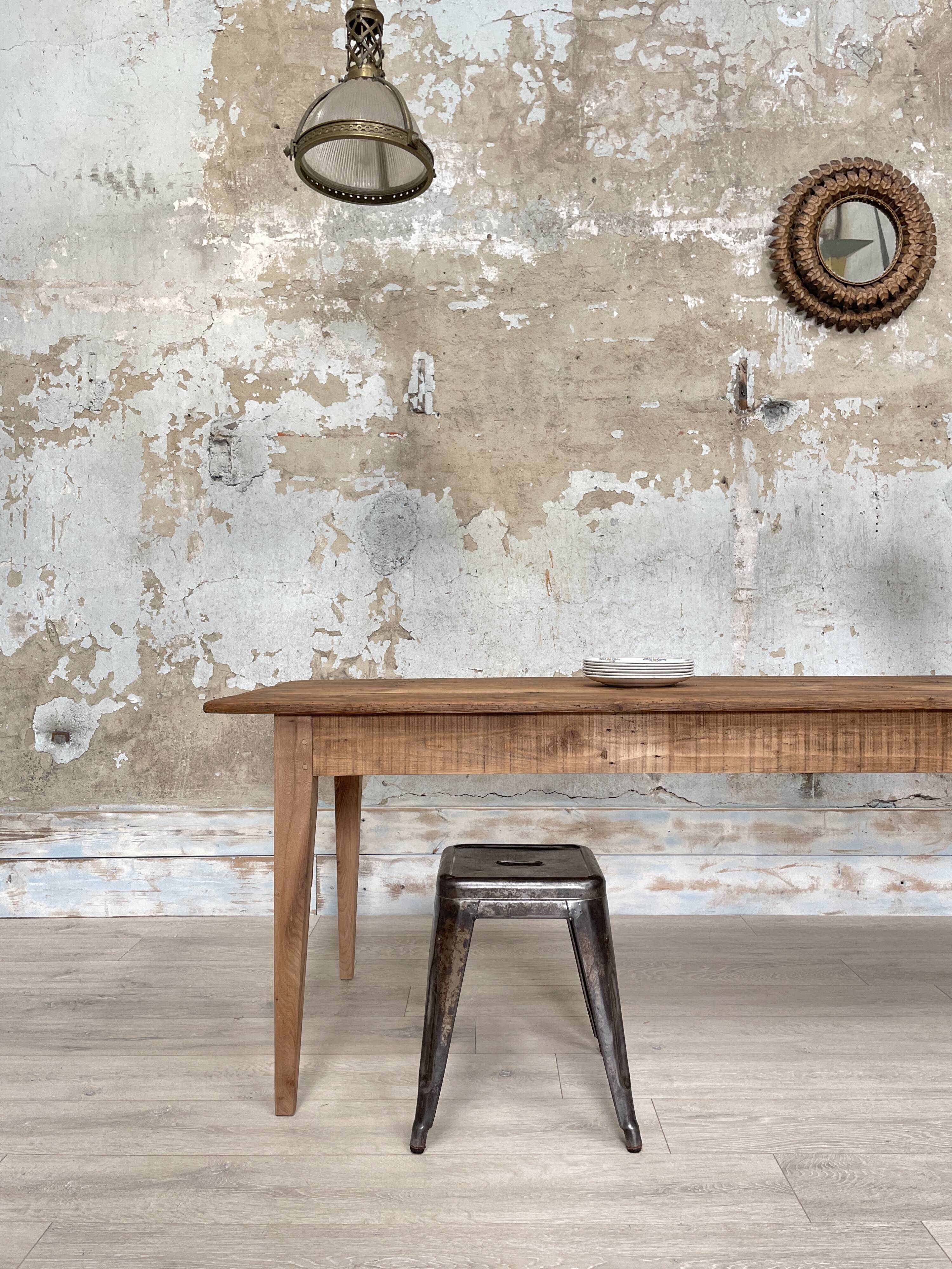 Table de ferme vintage en bois brut