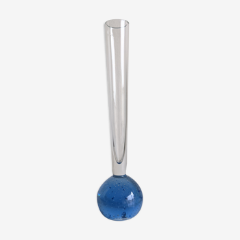 Vase vintage soliflore fin en verre avec boule bleue en verre bullé Murano à la base