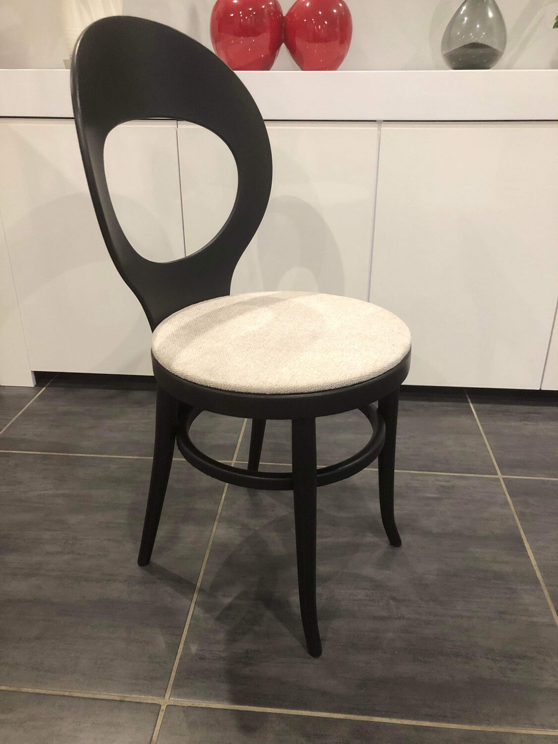 Chaise Baumann modèle « mouette » années 1960.