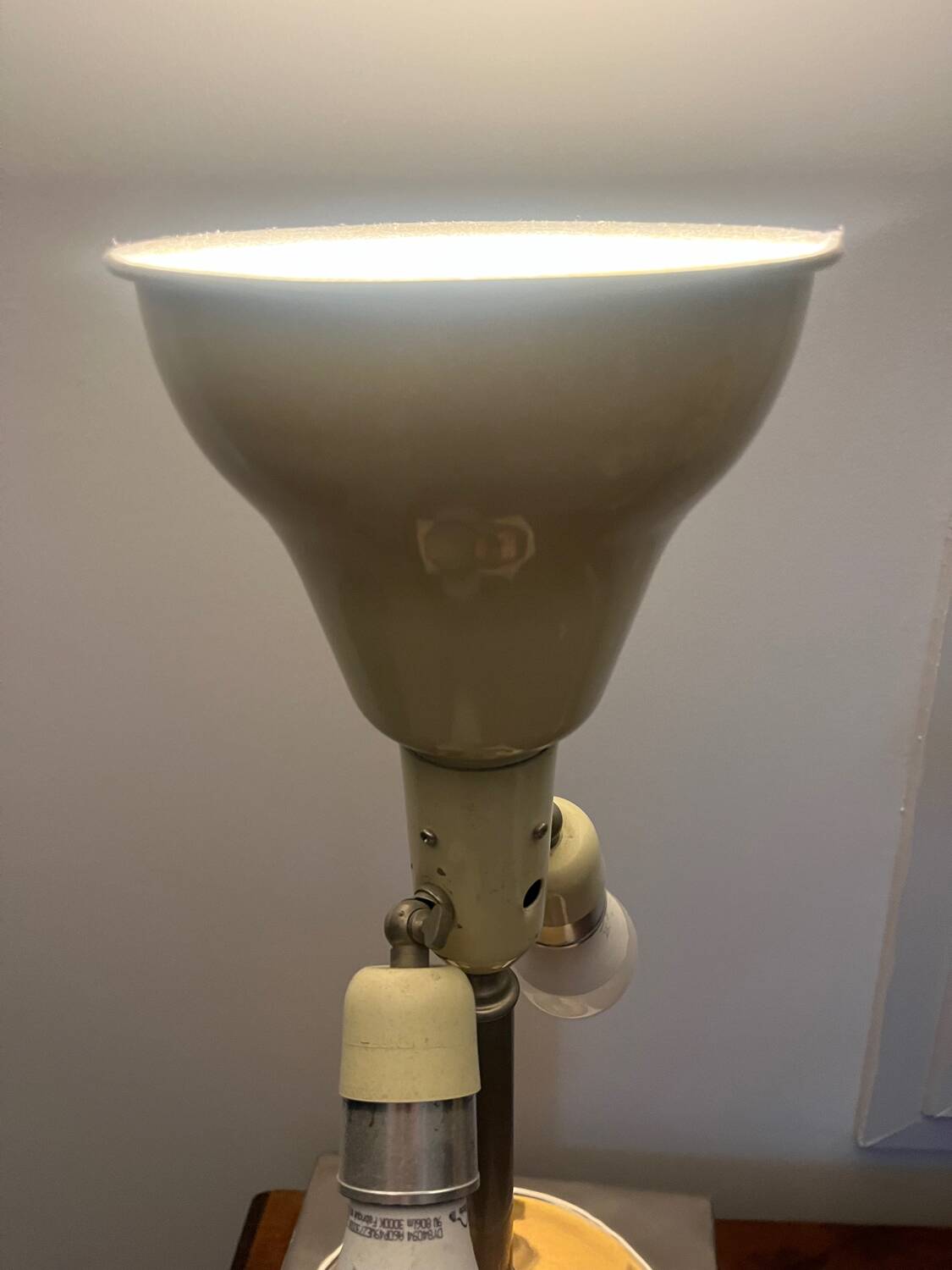 Lampe dorée ceramique des années 70