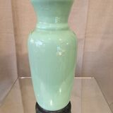 Vase en opaline verte à decor d'angelots motifs peints et emailles